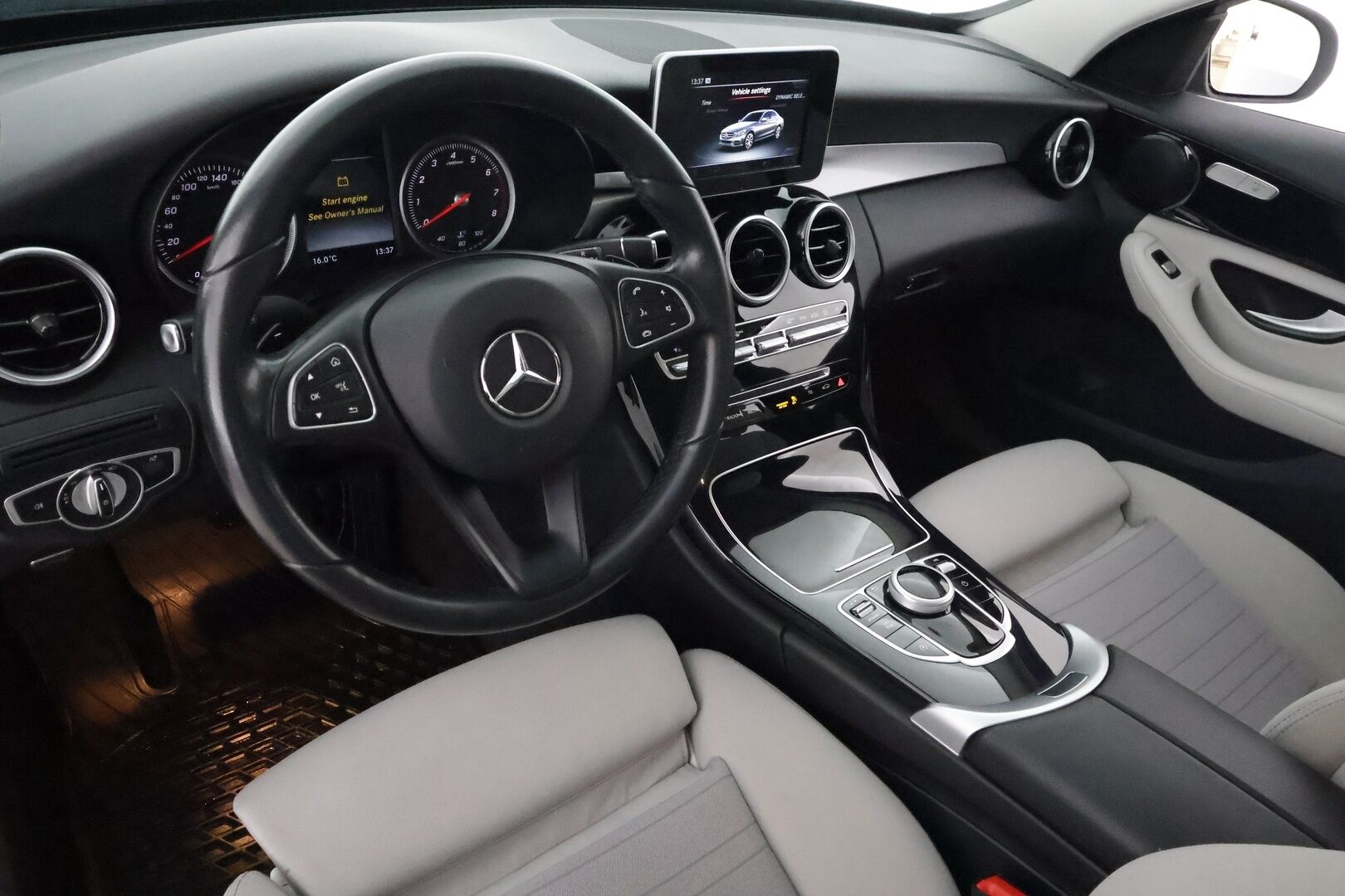 Mercedes-Benz C 2017 180 A Premium Business ** Vakkari / ILS adapt LED / Sporttipenkit / Lohkolämmitin / 2x renkaat