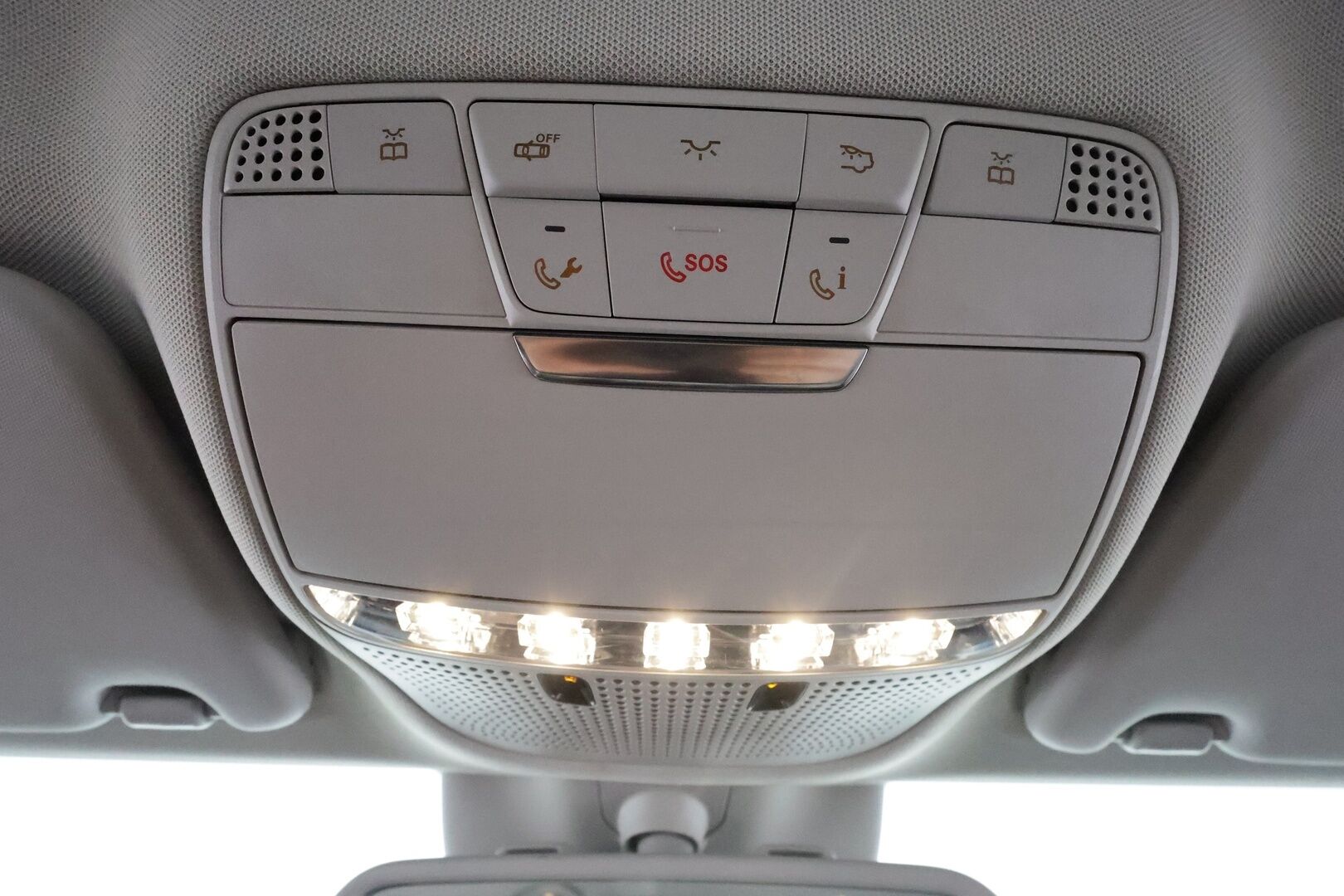 Mercedes-Benz C 2017 180 A Premium Business ** Vakkari / ILS adapt LED / Sporttipenkit / Lohkolämmitin / 2x renkaat