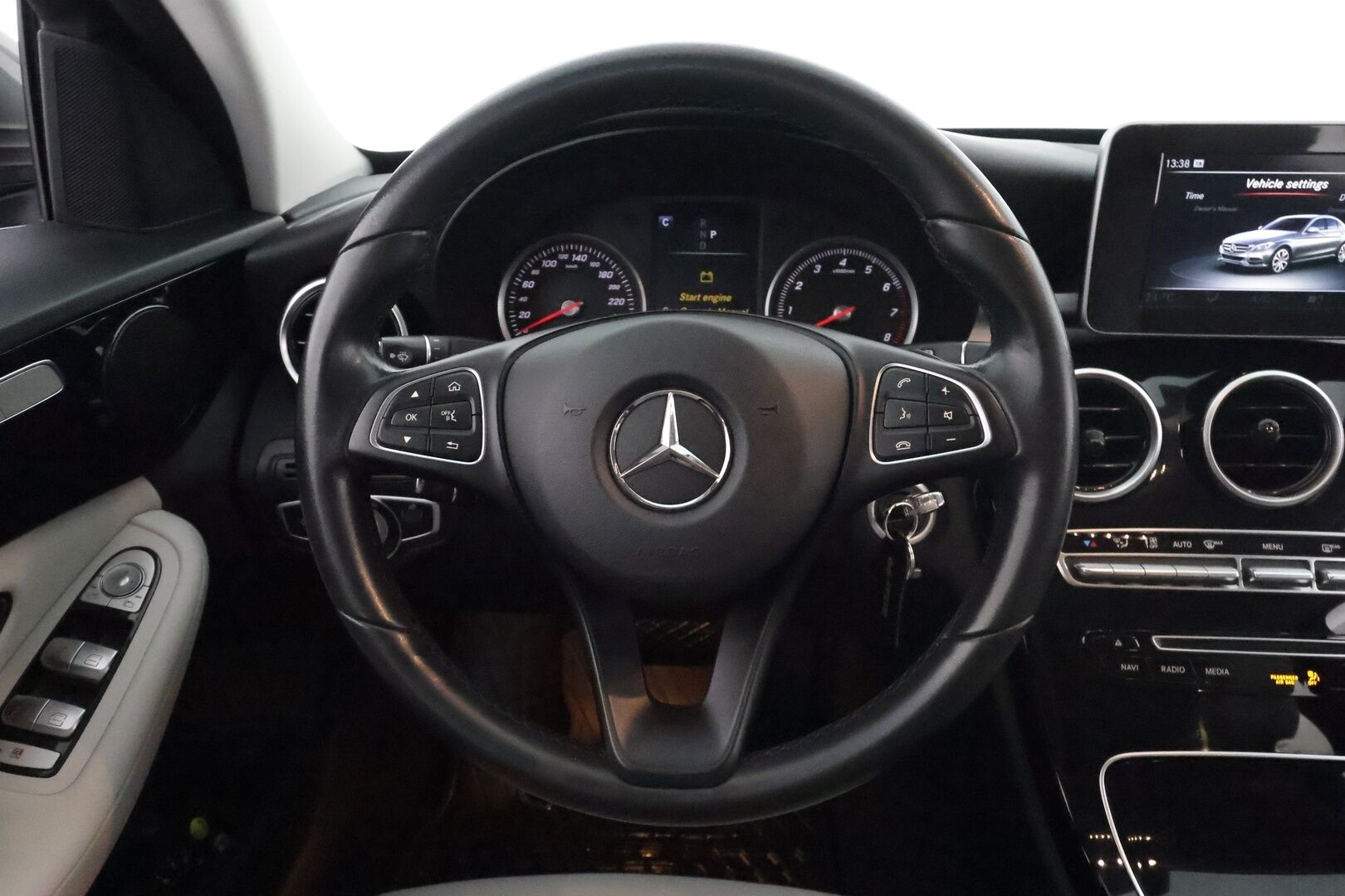 Mercedes-Benz C 2017 180 A Premium Business ** Vakkari / ILS adapt LED / Sporttipenkit / Lohkolämmitin / 2x renkaat