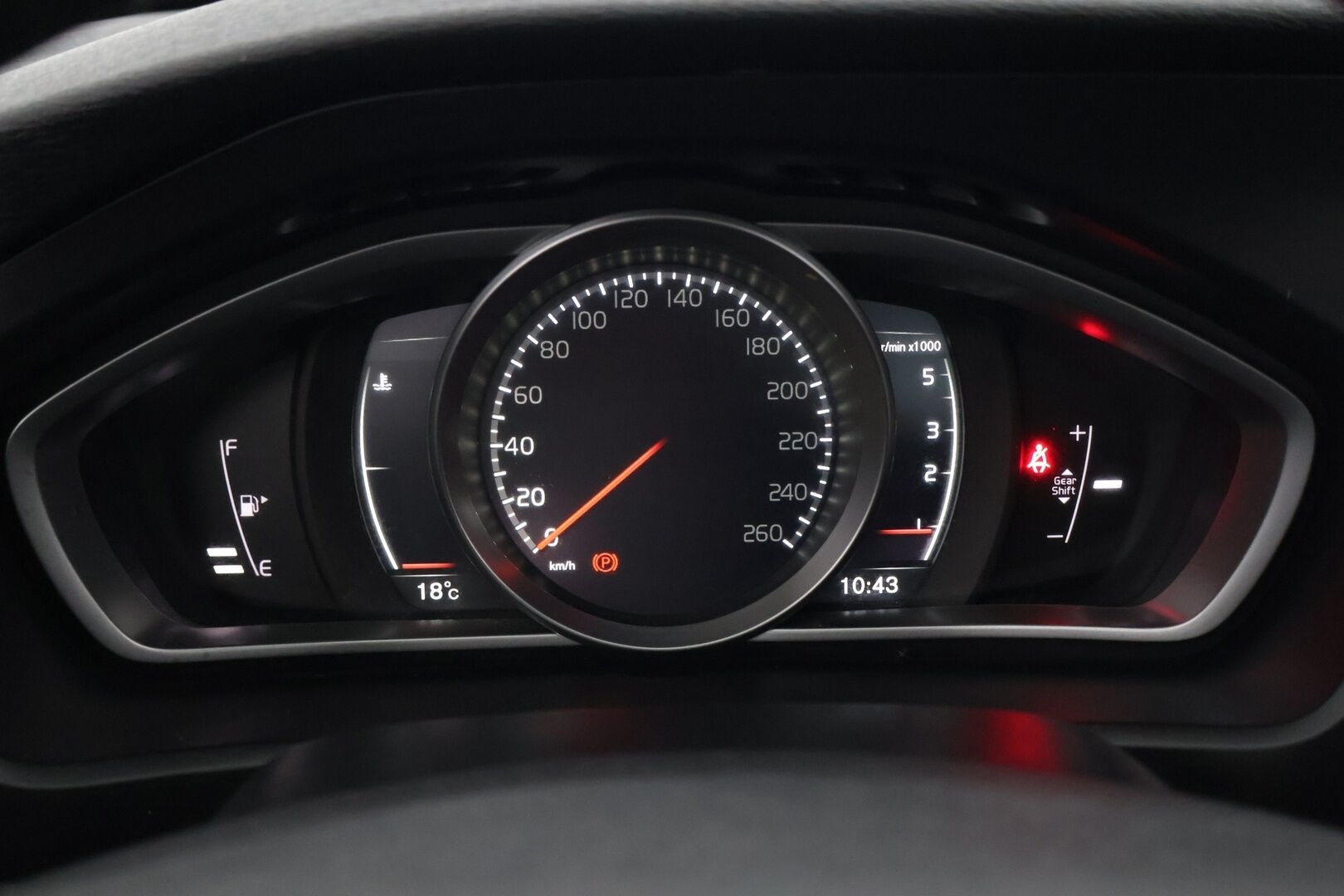 Volvo V40 2018 D2 Business // Webasto / LED / P-tutka / Digimittari / Navi // - Kattavasti huollettu Suomi-auto viimeinen huolto 195tkm 7/2025 - Osta nyt, maksa vasta ensi vuonna