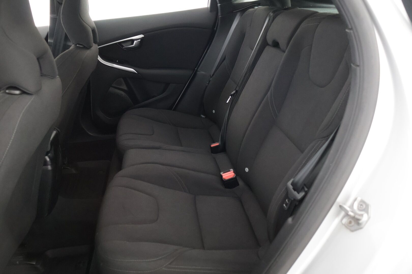 Volvo V40 2018 D2 Business // Webasto / LED / P-tutka / Digimittari / Navi // - Kattavasti huollettu Suomi-auto viimeinen huolto 195tkm 7/2025 - Osta nyt, maksa vasta ensi vuonna