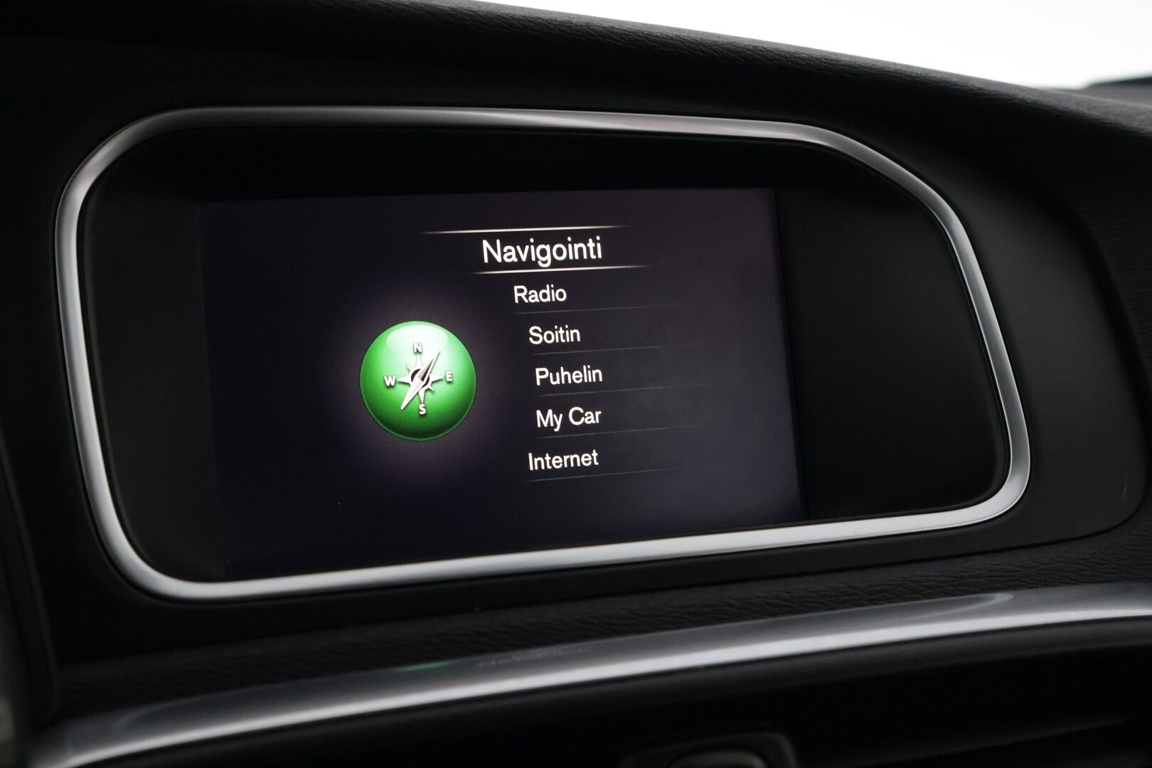 Volvo V40 2018 D2 Business // Webasto / LED / P-tutka / Digimittari / Navi // - Kattavasti huollettu Suomi-auto viimeinen huolto 195tkm 7/2025 - Osta nyt, maksa vasta ensi vuonna