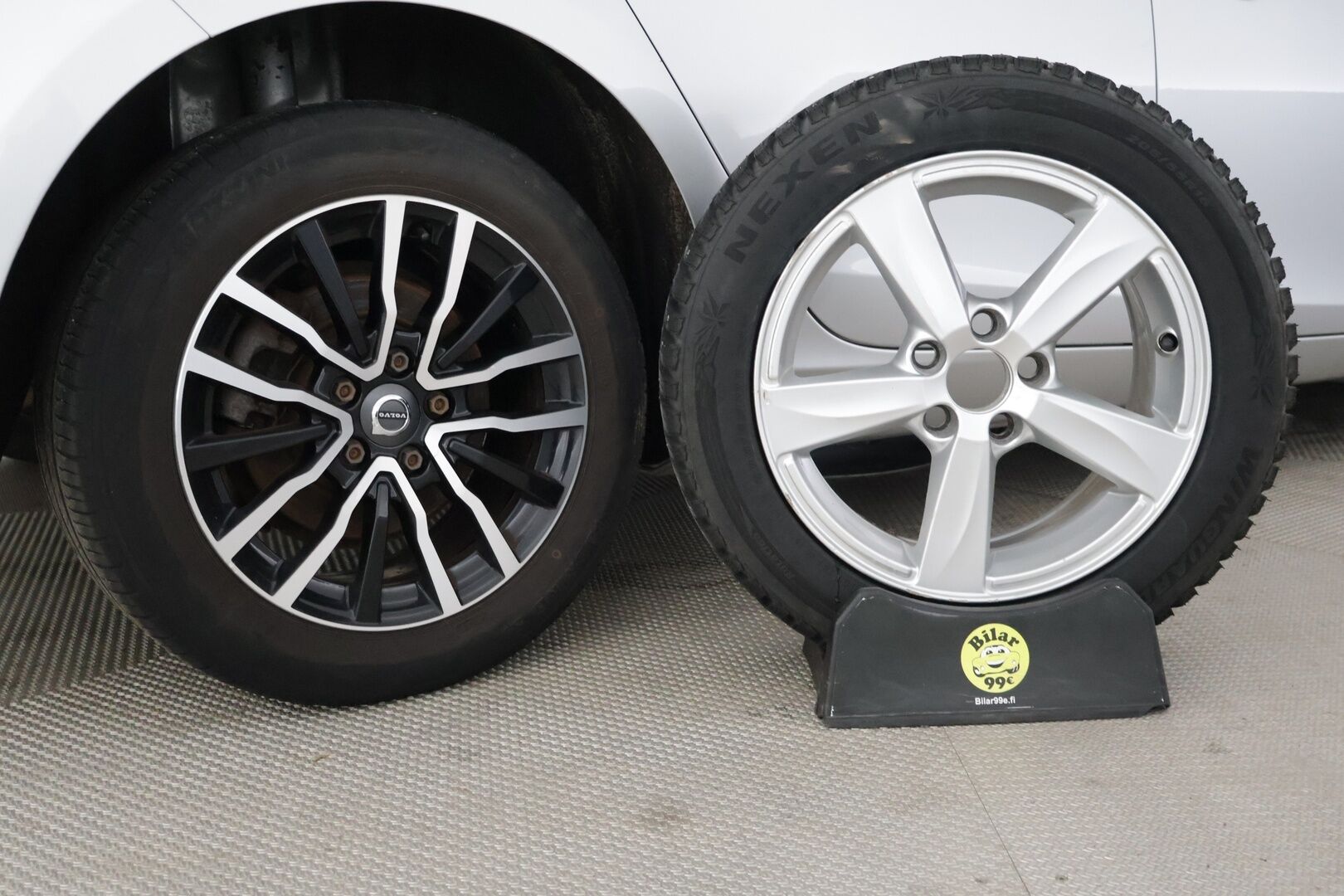 Volvo V40 2018 D2 Business // Webasto / LED / P-tutka / Digimittari / Navi // - Kattavasti huollettu Suomi-auto viimeinen huolto 195tkm 7/2025 - Osta nyt, maksa vasta ensi vuonna