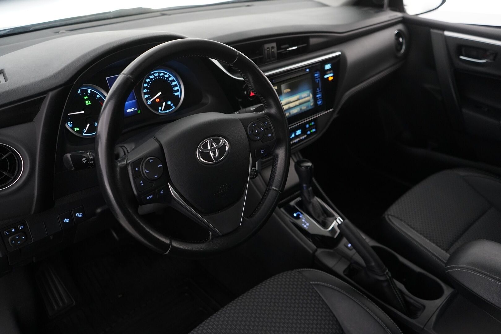 Toyota Corolla 2018 1.6 Valvematic Premium Multidrive S 4ov * Vakkari / Peruutuskamera / Puolinahka / Navi / Lohkolämmitin! * - Suomi-auto / 2-omisteinen / Katsastus 11/2026 / Viimeisin huolto 1/25! 