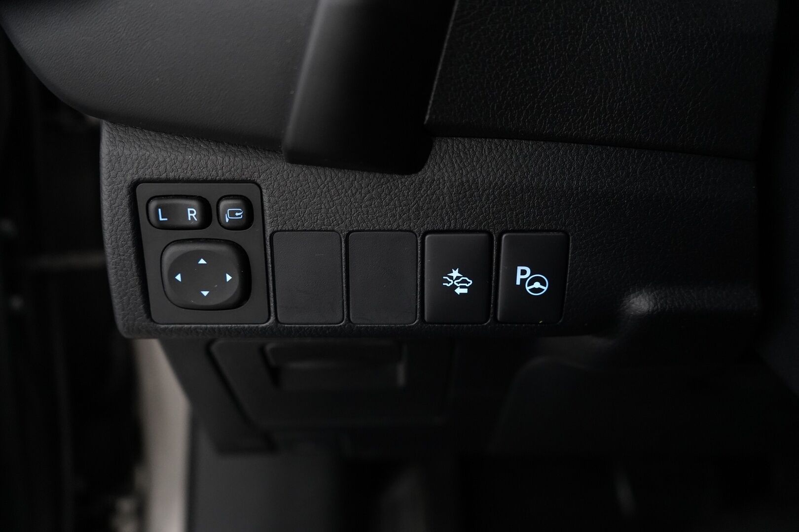 Toyota Corolla 2018 1.6 Valvematic Premium Multidrive S 4ov * Vakkari / Peruutuskamera / Puolinahka / Navi / Lohkolämmitin! * - Suomi-auto / 2-omisteinen / Katsastus 11/2026 / Viimeisin huolto 1/25! 
