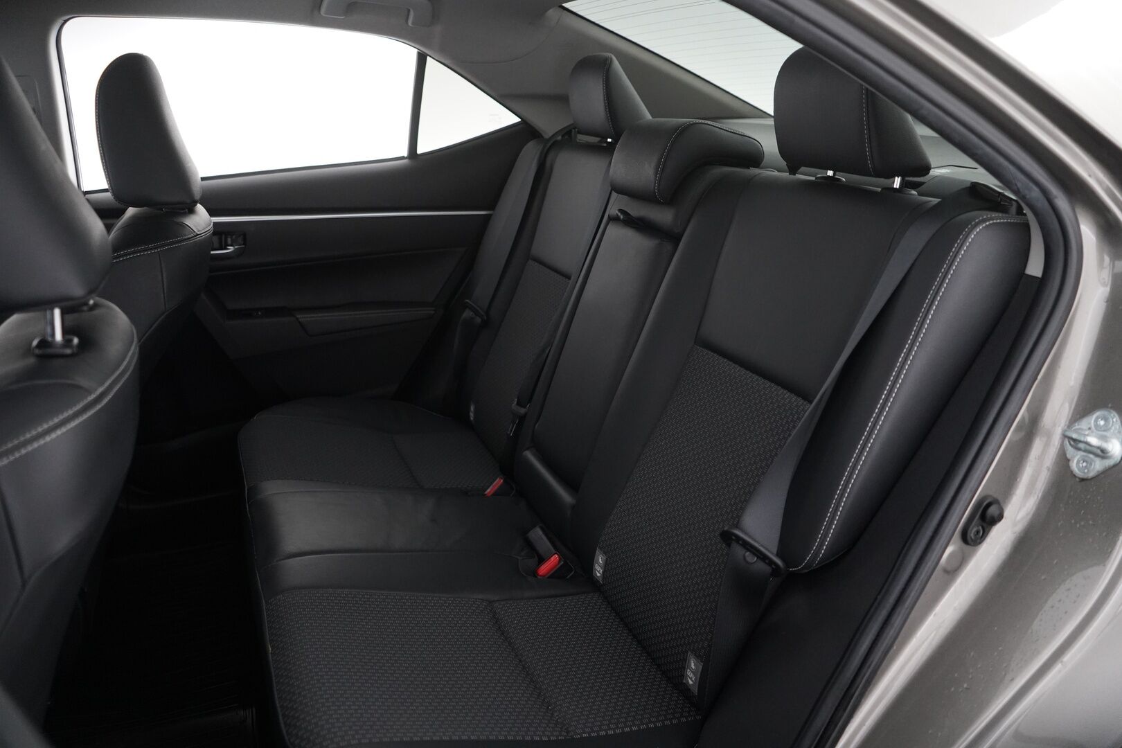 Toyota Corolla 2018 1.6 Valvematic Premium Multidrive S 4ov * Vakkari / Peruutuskamera / Puolinahka / Navi / Lohkolämmitin! * - Suomi-auto / 2-omisteinen / Katsastus 11/2026 / Viimeisin huolto 1/25! 