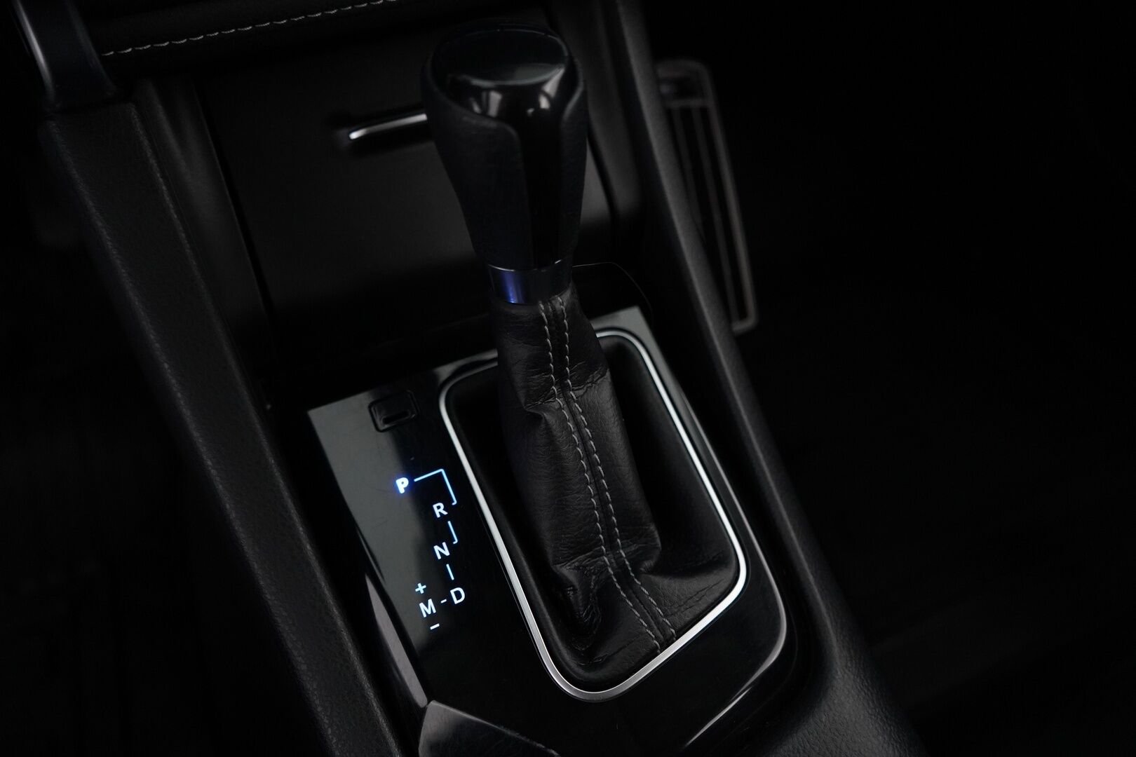 Toyota Corolla 2018 1.6 Valvematic Premium Multidrive S 4ov * Vakkari / Peruutuskamera / Puolinahka / Navi / Lohkolämmitin! * - Suomi-auto / 2-omisteinen / Katsastus 11/2026 / Viimeisin huolto 1/25! 