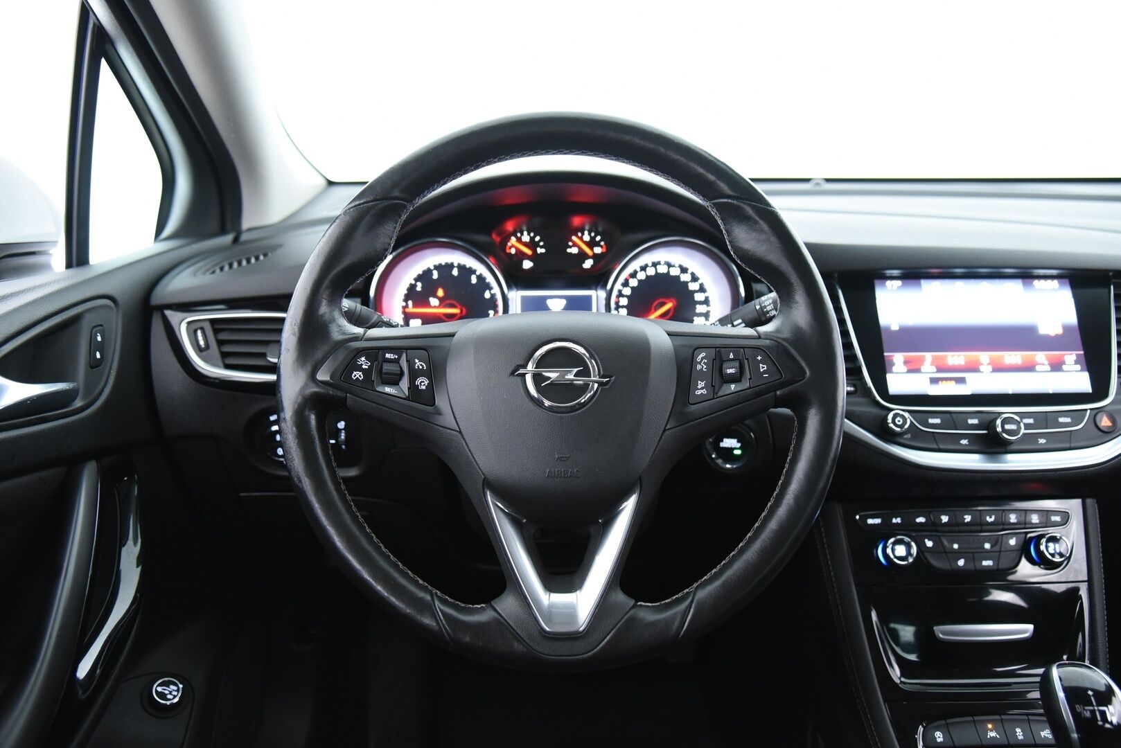 Opel Astra 2017 Sports Tourer Innovation 1,0 Turbo Start/Stop 77kW ECT5 - Sporttipenkit / Koukku /  P. Kamera / LED-valot / Navi / Sisätilanlämmitin  / Navi / KeylessGO / 2x Renkaat 