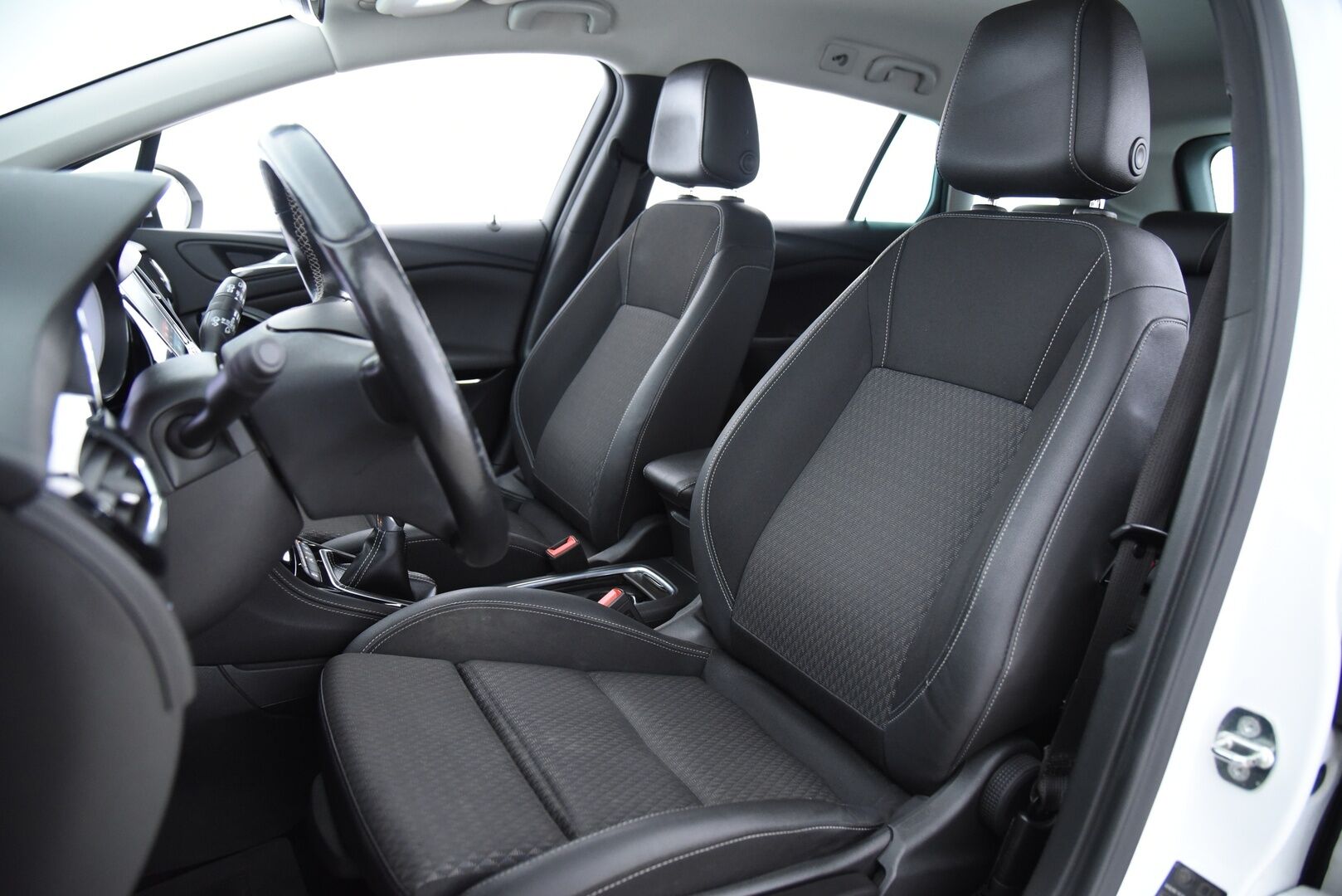 Opel Astra 2017 Sports Tourer Innovation 1,0 Turbo Start/Stop 77kW ECT5 - Sporttipenkit / Koukku /  P. Kamera / LED-valot / Navi / Sisätilanlämmitin  / Navi / KeylessGO / 2x Renkaat 