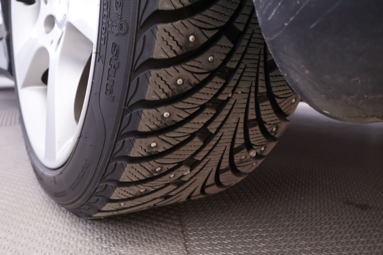 Mercedes-Benz C 2005 320 CDI Autom. - YritysOutlet - Myydään vain yrityksille - Webasto / Nahkapenkit muistilla / Koukku! 