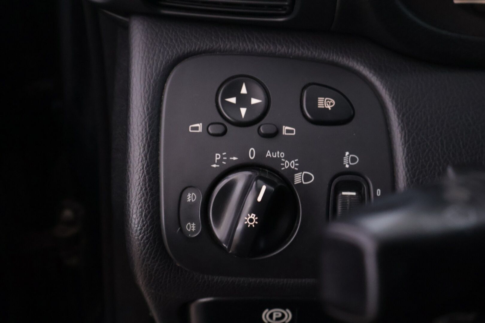 Mercedes-Benz C 2005 320 CDI Autom. - YritysOutlet - Myydään vain yrityksille - Webasto / Nahkapenkit muistilla / Koukku! 