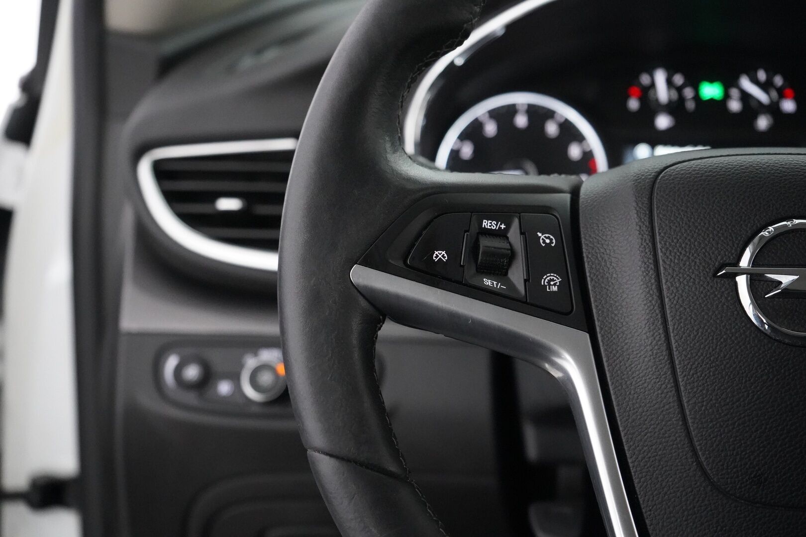 Opel Mokka 2017 X Innovation 1,4 Turbo ECOTEC 103kW AT6 *Puolinahat / Koukku / Kamera / Lohko+sisä / Navi / Ratinlämmitin* - Suomi-auto / Kahdet vanteet / Särmät huollot / Kattavat varusteet