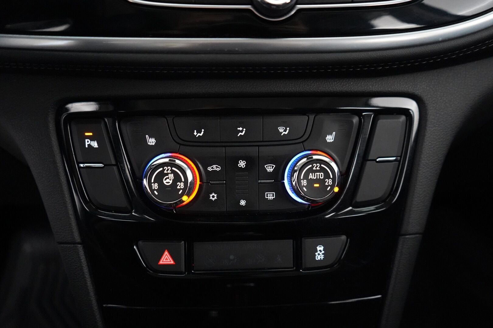 Opel Mokka 2017 X Innovation 1,4 Turbo ECOTEC 103kW AT6 *Puolinahat / Koukku / Kamera / Lohko+sisä / Navi / Ratinlämmitin* - Suomi-auto / Kahdet vanteet / Särmät huollot / Kattavat varusteet