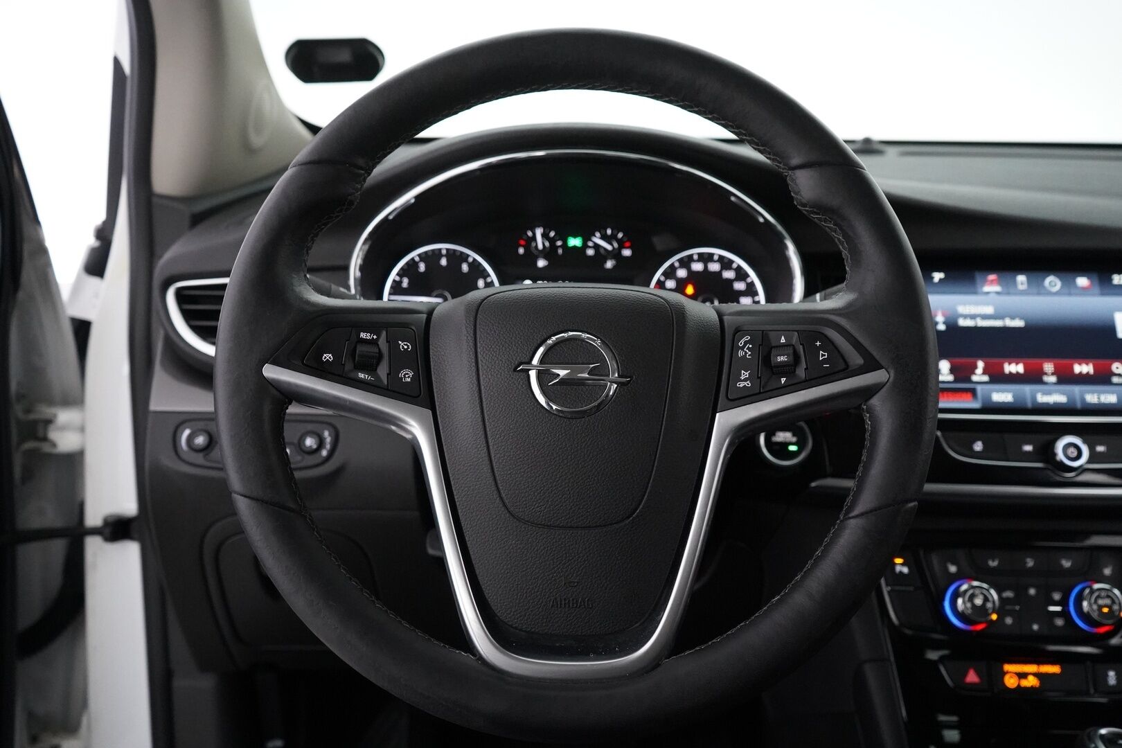 Opel Mokka 2017 X Innovation 1,4 Turbo ECOTEC 103kW AT6 *Puolinahat / Koukku / Kamera / Lohko+sisä / Navi / Ratinlämmitin* - Suomi-auto / Kahdet vanteet / Särmät huollot / Kattavat varusteet