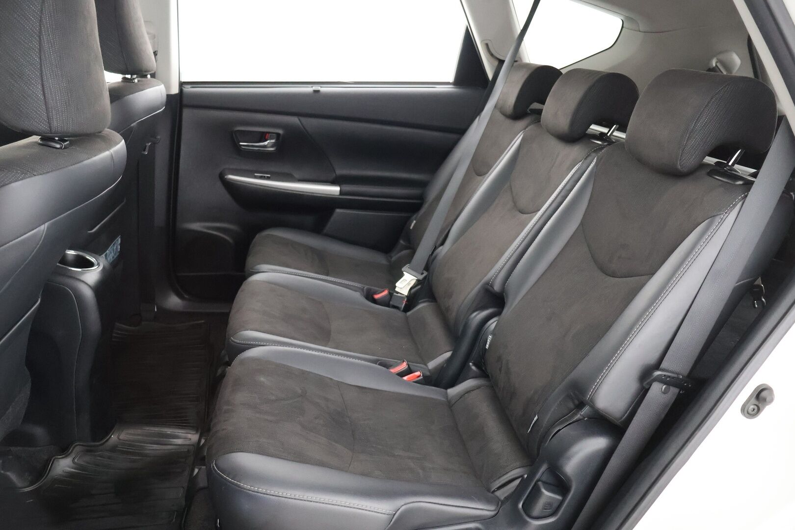 Toyota Prius+ 2017 Active - Suomi-auto | Vakkari | P. Kamera | HUD | Navi | Keyless |