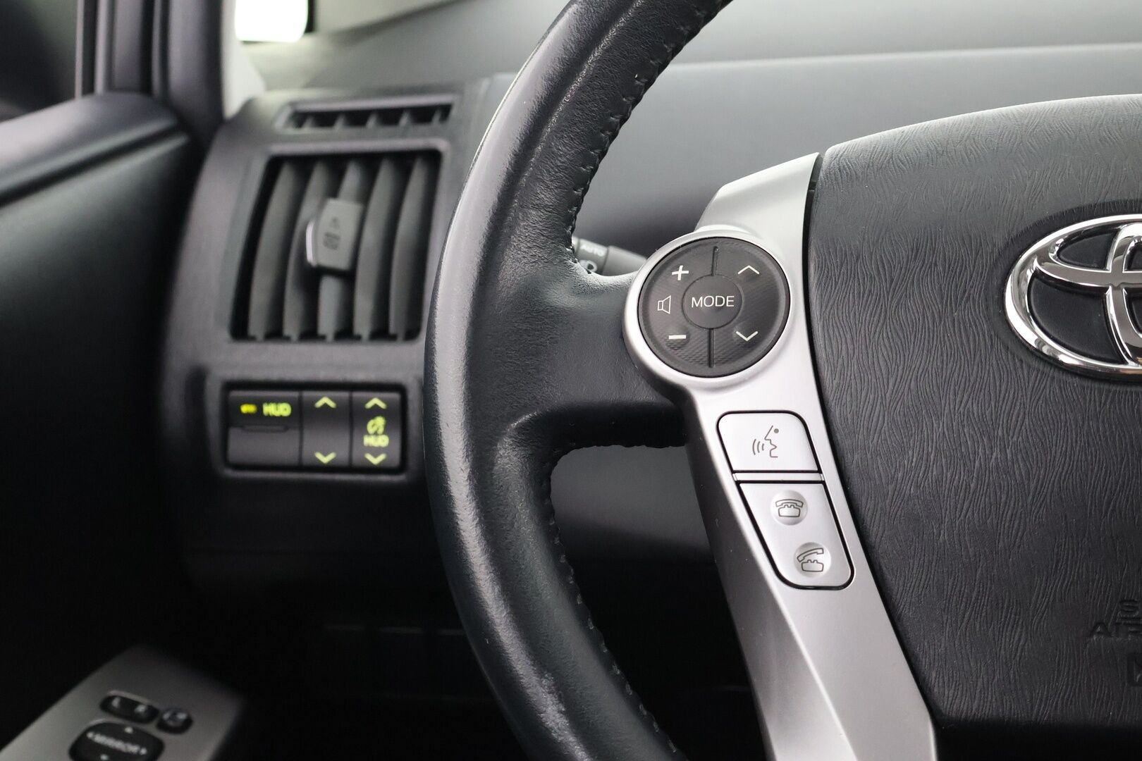 Toyota Prius+ 2017 Active - Suomi-auto | Vakkari | P. Kamera | HUD | Navi | Keyless |