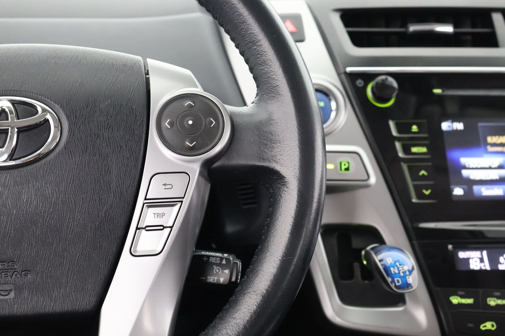 Toyota Prius+ 2017 Active - Suomi-auto | Vakkari | P. Kamera | HUD | Navi | Keyless |