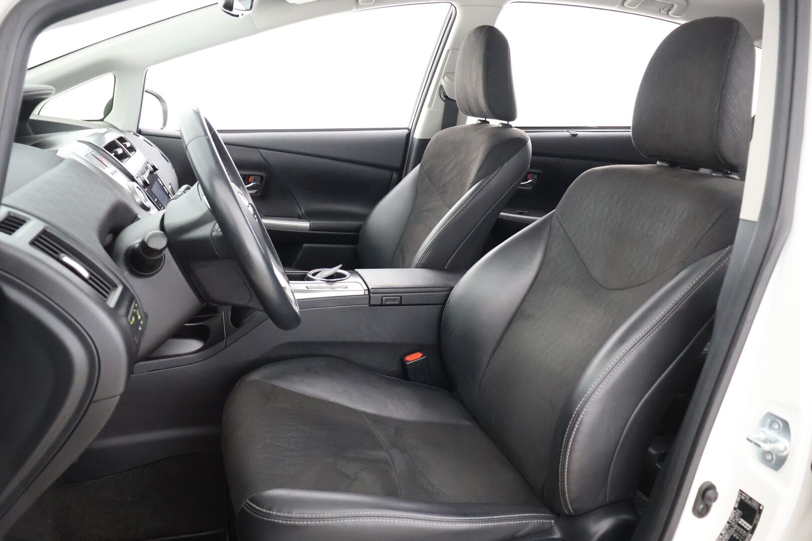 Toyota Prius+ 2017 Active - Suomi-auto | Vakkari | P. Kamera | HUD | Navi | Keyless |