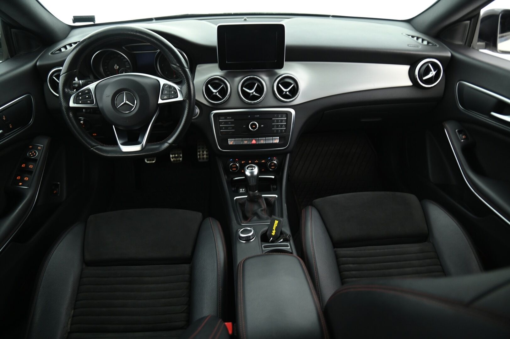 Mercedes-Benz CLA 2017 200 d Shooting Brake Business AMG* P. kamera / Hifit / Night paketti / Vakkari / Vetokoukku* - Harvoin tarjolla varmatoimisella Manuaali vaihteistolla! / Uudet kesärenkaat!