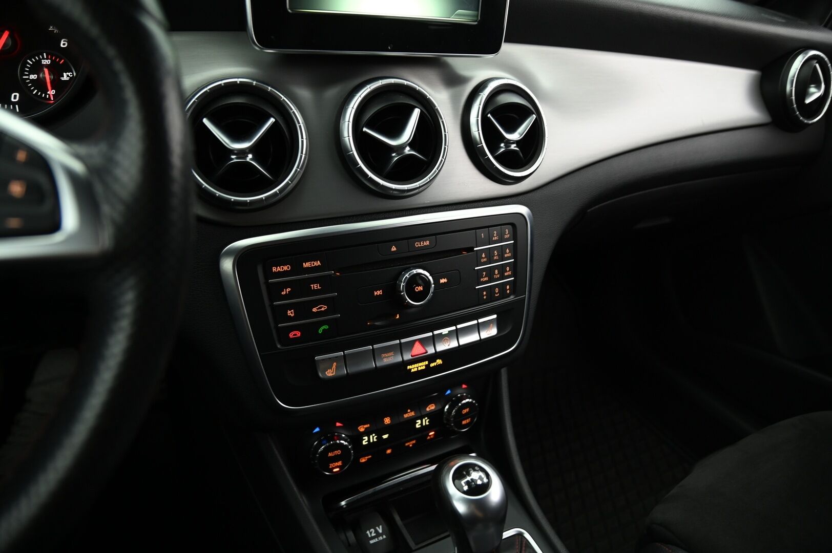 Mercedes-Benz CLA 2017 200 d Shooting Brake Business AMG* P. kamera / Hifit / Night paketti / Vakkari / Vetokoukku* - 3,99% KORKOTARJOUS TÄHÄN AUTOON 21.9. ASTI - Harvoin tarjolla varmatoimisella Manuaali vaihteistolla! / Uudet kesärenkaat!