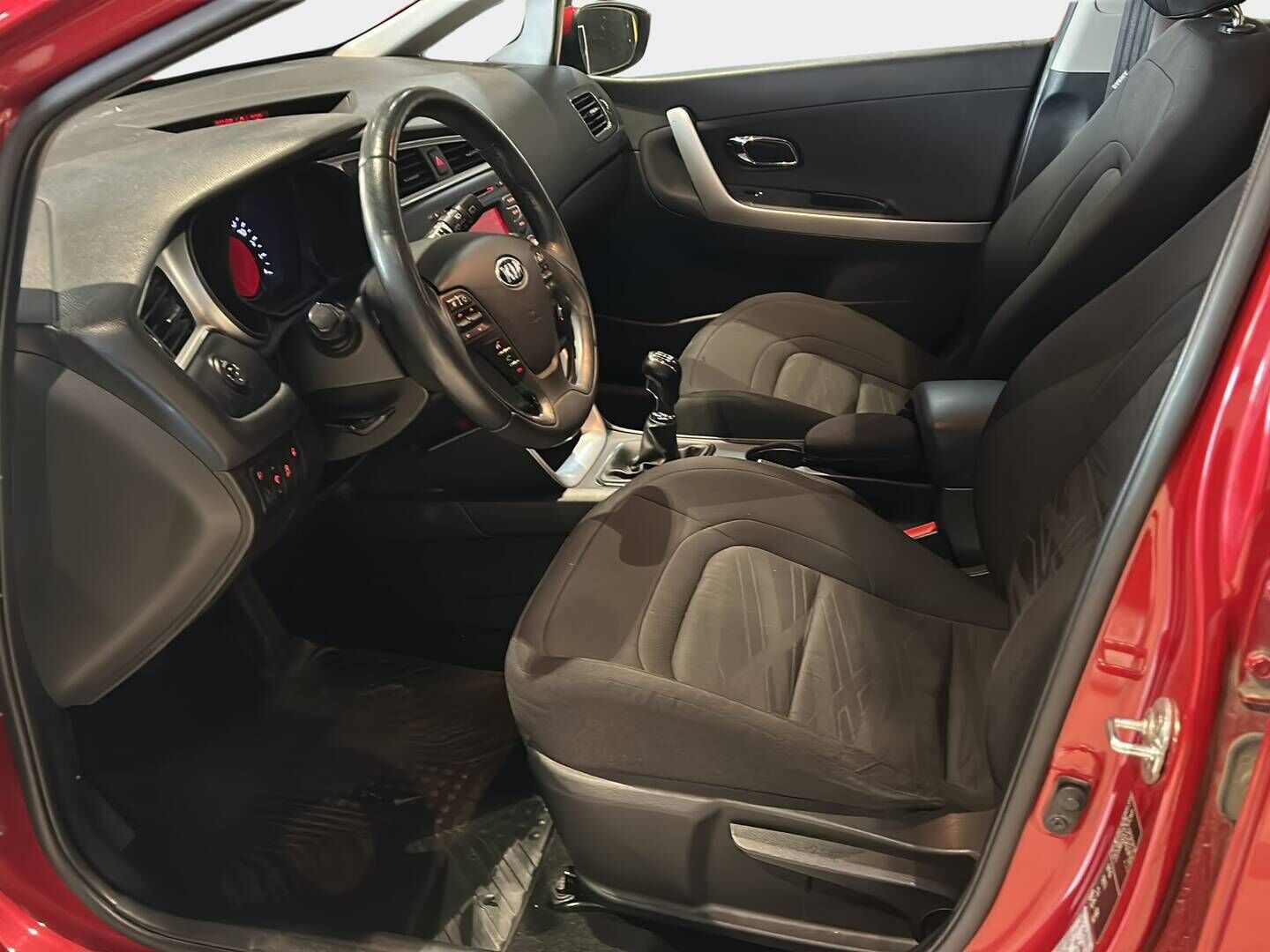 Kia cee'd 2017 1,4 ISG Active SW EcoDynamics - 1OM Suomiauto | Merkkihuollettu | Vakkari | Lohko&Sisäpistoke | 2x Renkaat | Huippusiisti!
