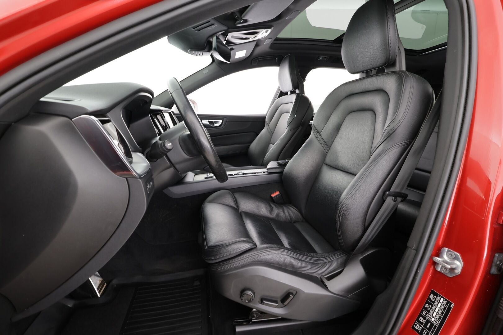 Volvo XC60 2018 T8 AWD R-Design aut * Panorama / Webasto / Koukku / ACC / Full-LED / P.kamera / Sportpenkki Muistilla / Navi * - Suomi-auto / Kahdet renkaat - Osta nyt, maksa vasta ensi vuonna