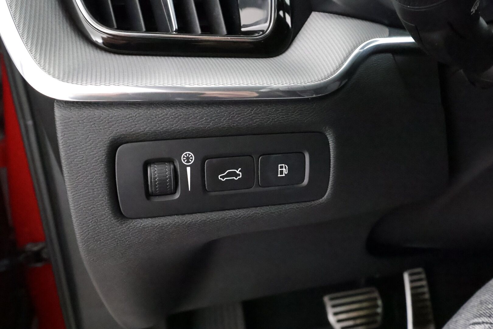 Volvo XC60 2018 T8 AWD R-Design aut * Panorama / Webasto / Koukku / ACC / Full-LED / P.kamera / Sportpenkki Muistilla / Navi * - Suomi-auto / Kahdet renkaat - Osta nyt, maksa vasta ensi vuonna