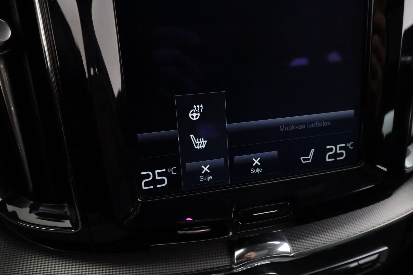 Volvo XC60 2018 T8 AWD R-Design aut * Panorama / Webasto / Koukku / ACC / Full-LED / P.kamera / Sportpenkki Muistilla / Navi * - Suomi-auto / Kahdet renkaat - Osta nyt, maksa vasta ensi vuonna