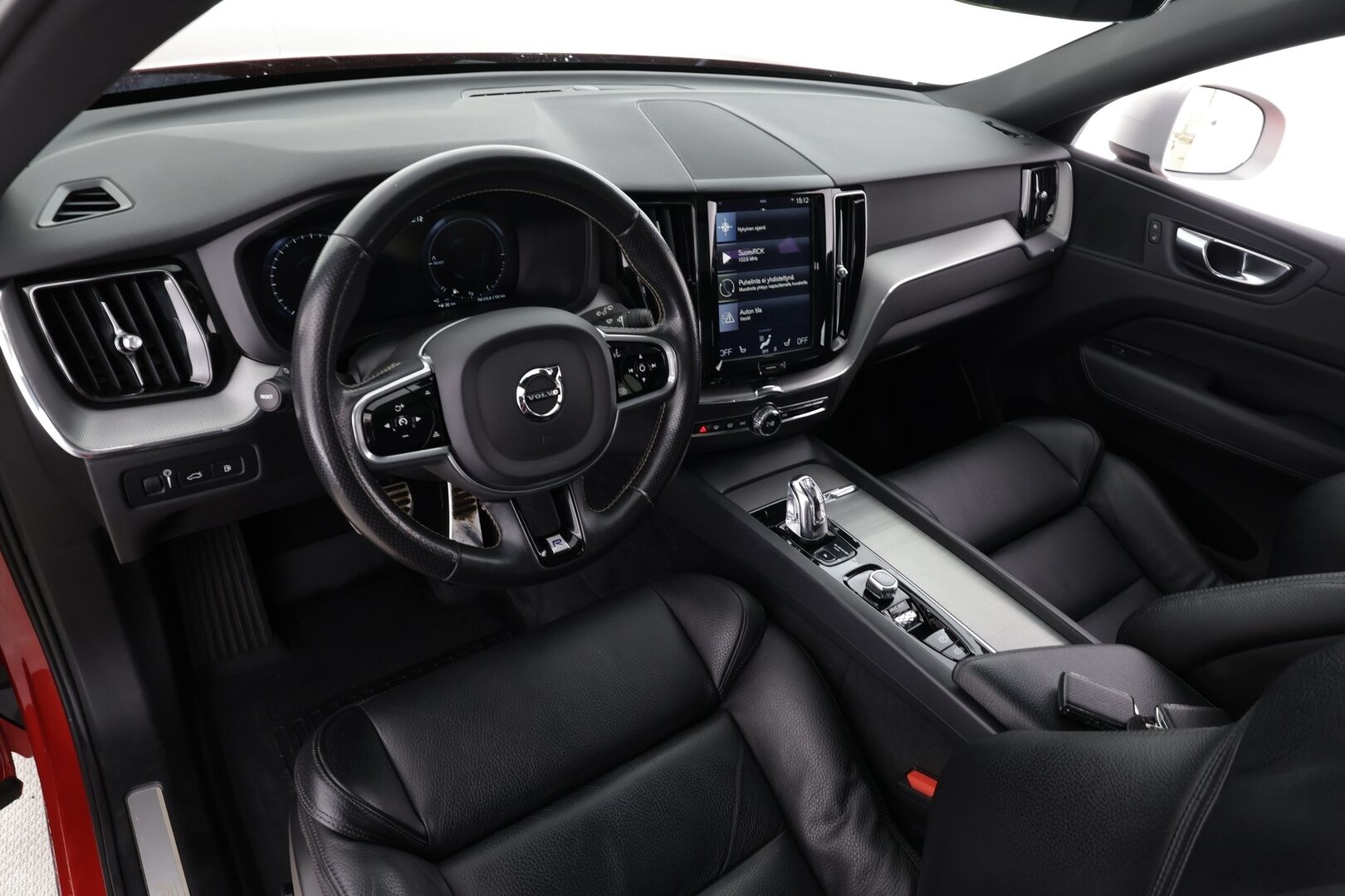 Volvo XC60 2018 T8 AWD R-Design aut * Panorama / Webasto / Koukku / ACC / Full-LED / P.kamera / Sportpenkki Muistilla / Navi * - Suomi-auto / Kahdet renkaat - Osta nyt, maksa vasta ensi vuonna