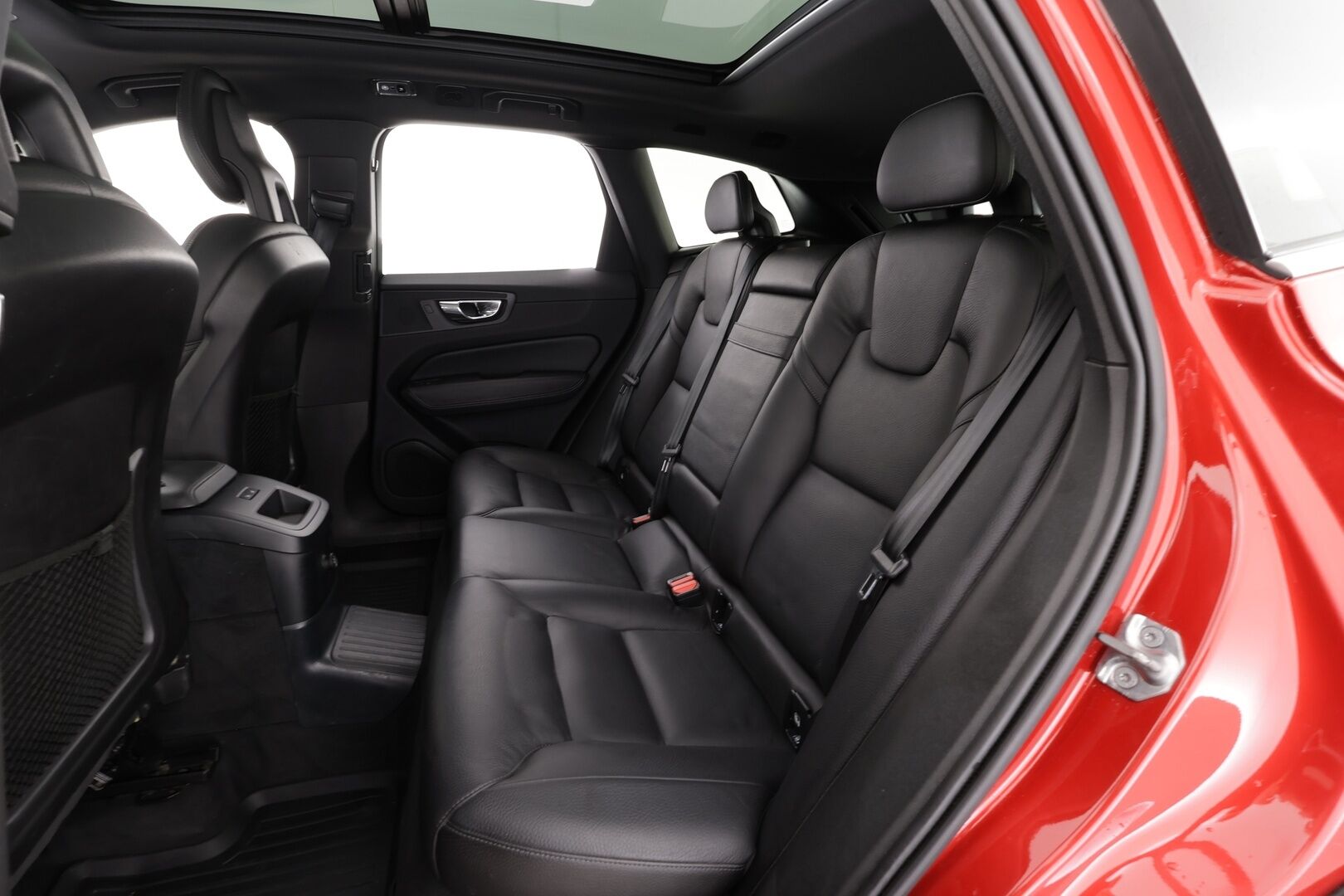 Volvo XC60 2018 T8 AWD R-Design aut * Panorama / Webasto / Koukku / ACC / Full-LED / P.kamera / Sportpenkki Muistilla / Navi * - Suomi-auto / Kahdet renkaat - Osta nyt, maksa vasta ensi vuonna