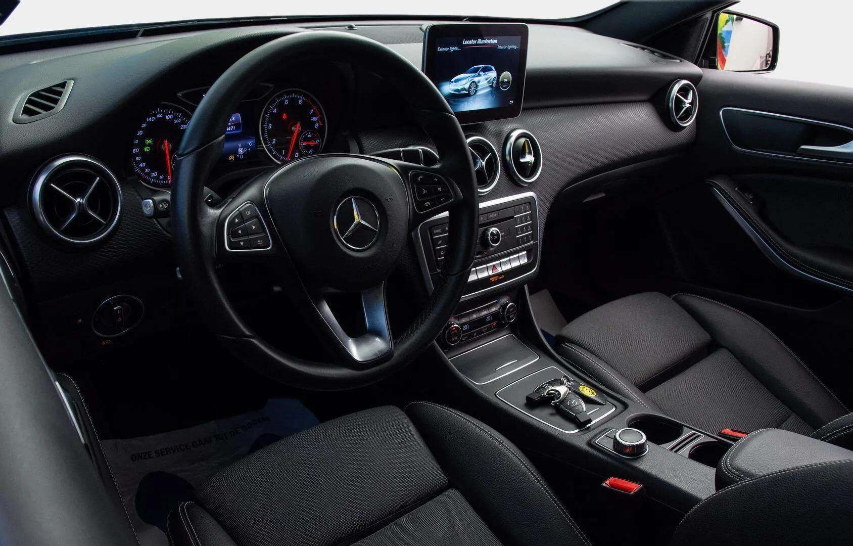 Mercedes-Benz A 2017 180 A Suomi 100 Edition * Led High Performance / Puolinahkasport penkit / P-kamera / Vakkari /  AppleCarPlay * - Suomi-auto - HULLUT VÄLIPÄIVÄT KORKOTARJOUS 2,49%