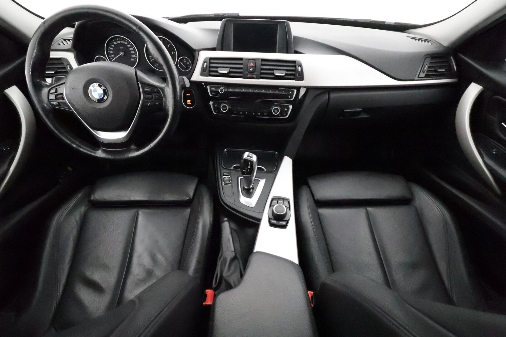 BMW 320 2018 F31 LCI Touring 320d A xDrive Business ** 1-om Suomi-auto / Sporttinahat / Vakkari / LED / P.tutkat ** - 1 omisteinen / Led-ajovalot / Lämmitettävä ratti /
