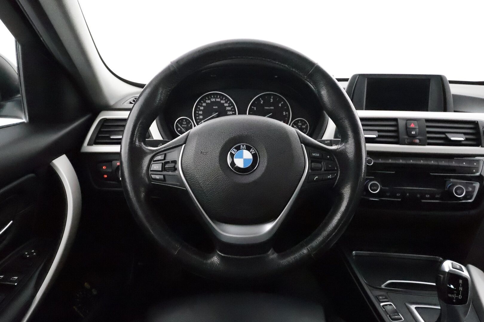 BMW 320 2018 F31 LCI Touring 320d A xDrive Business ** 1-om Suomi-auto / Sporttinahat / Vakkari / LED / P.tutkat ** - 1 omisteinen / Led-ajovalot / Lämmitettävä ratti /