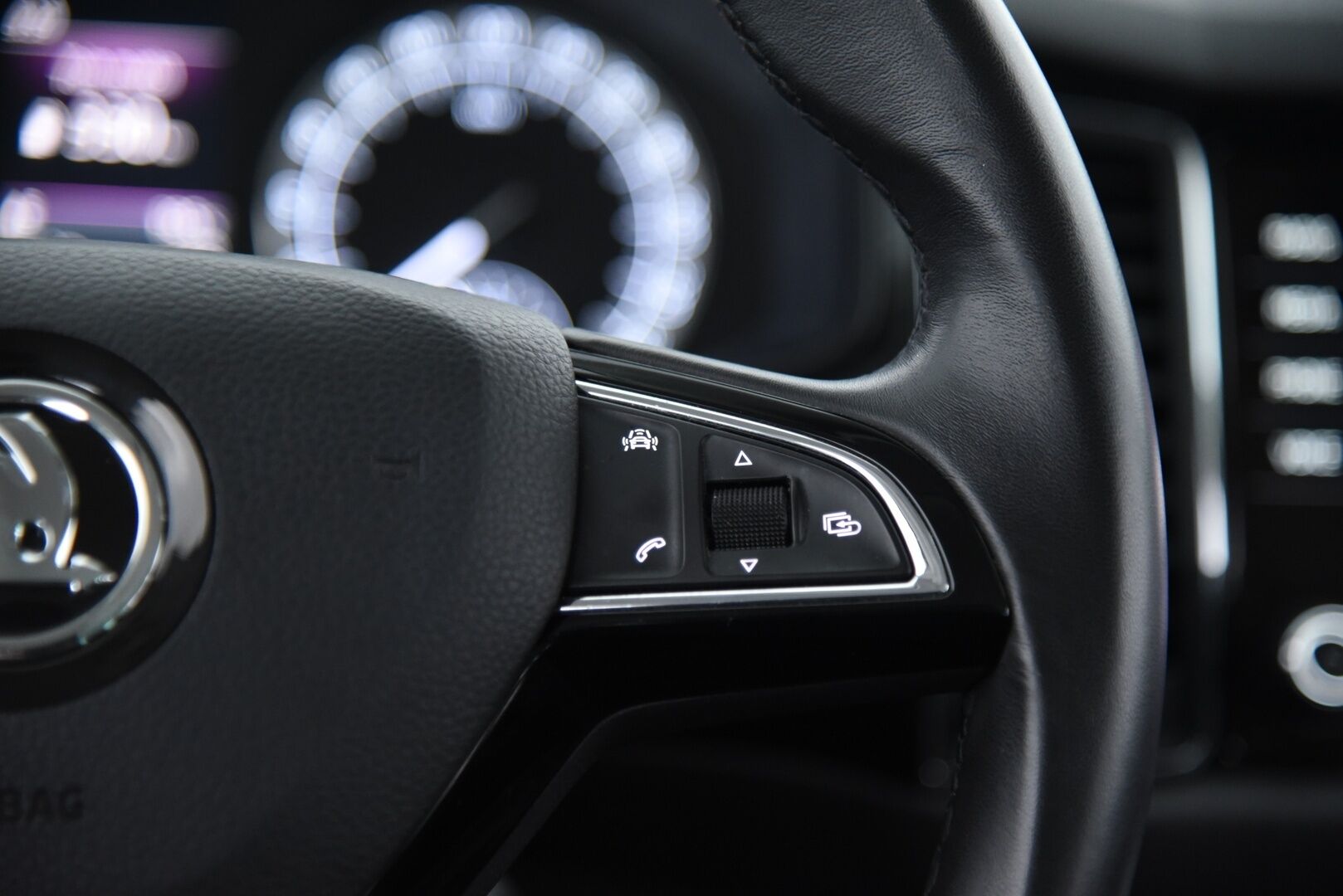Skoda Kodiaq 2018 2,0 TDI 150 4x4 Style *Webasto / ACC / Koukku / Canton / Muistipenkit - 2x Aluvanteet / Navi / LED kaukovaloautomatiikalla
