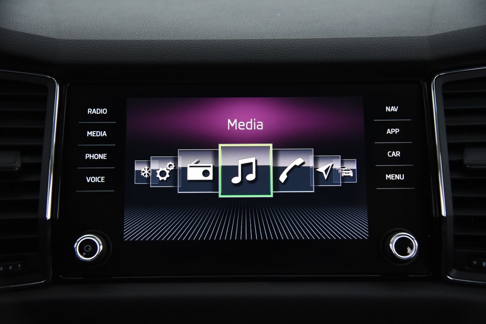 Skoda Kodiaq 2018 2,0 TDI 150 4x4 Style *Webasto / ACC / Koukku / Canton / Muistipenkit - 2x Aluvanteet / Navi / LED kaukovaloautomatiikalla