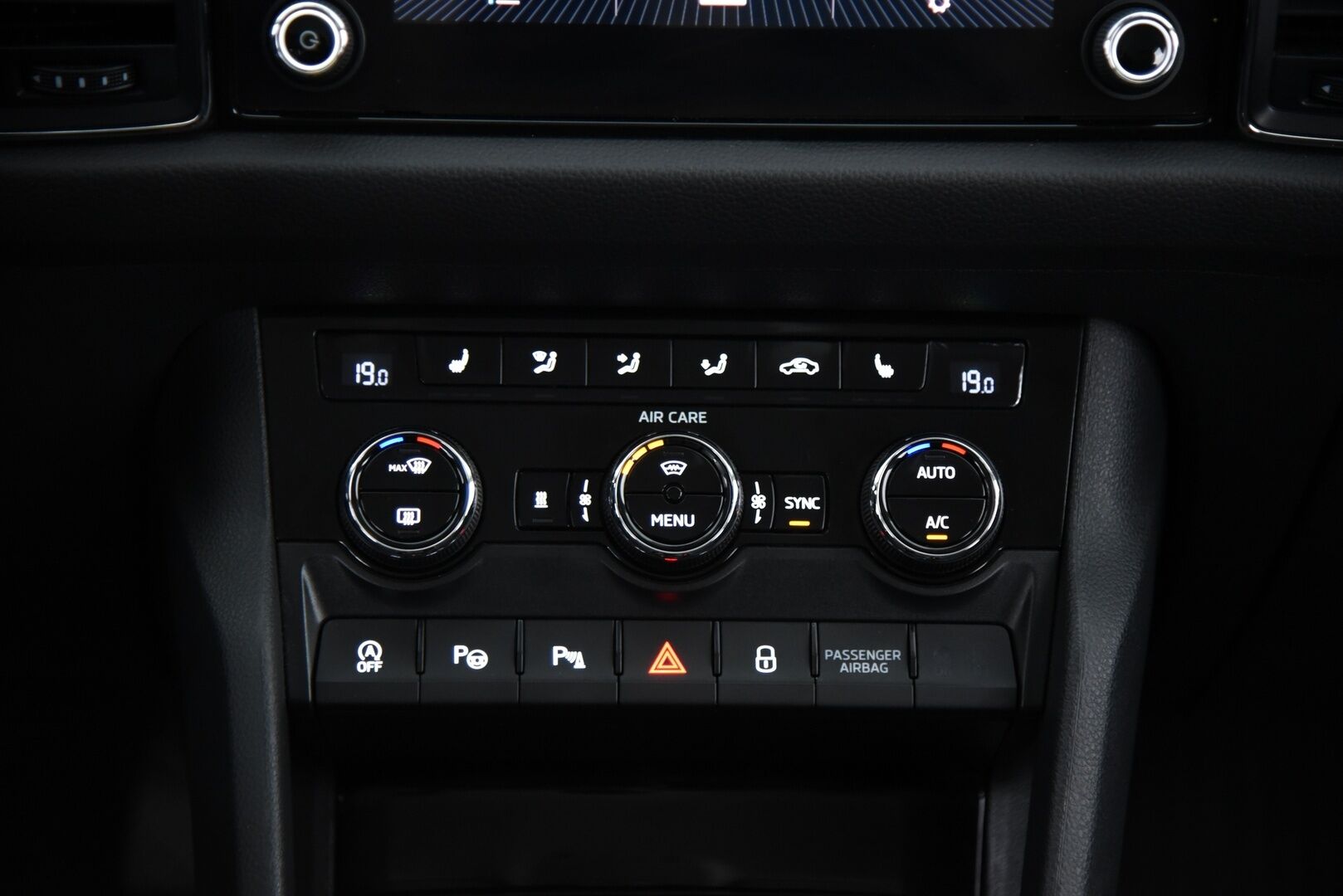 Skoda Kodiaq 2018 2,0 TDI 150 4x4 Style *Webasto / ACC / Koukku / Canton / Muistipenkit - 2x Aluvanteet / Navi / LED kaukovaloautomatiikalla