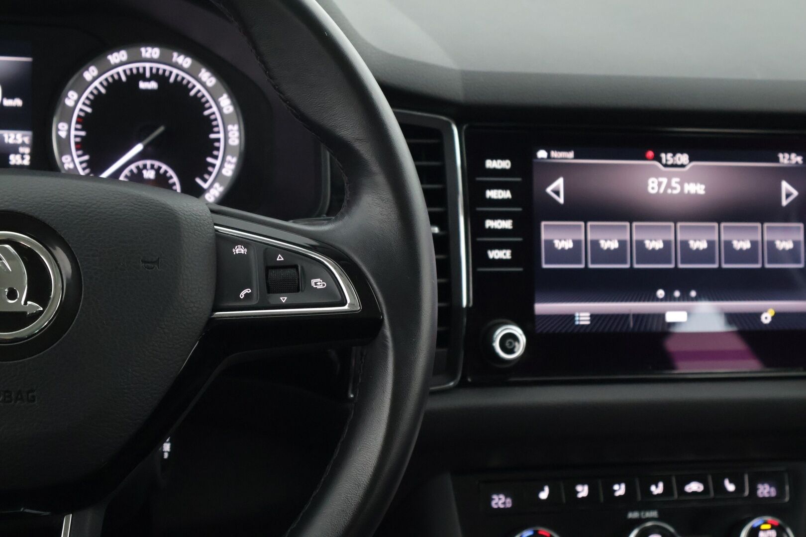 Skoda Kodiaq 2018 2,0 TDI 150 4x4 Style *P-Lämmitin / Vetokoukku / Adapt.Cruise / Sähköistuimet muisteilla / Canton Sound system / Winter paketti* - Navi / LED