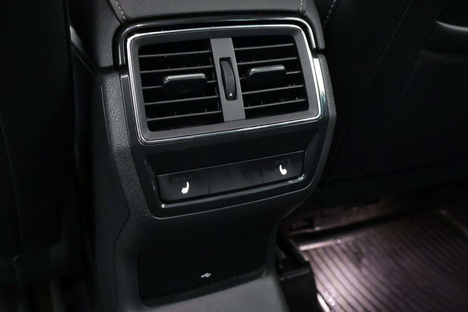 Skoda Kodiaq 2018 2,0 TDI 150 4x4 Style *P-Lämmitin / Vetokoukku / Adapt.Cruise / Sähköistuimet muisteilla / Canton Sound system / Winter paketti* - Navi / LED