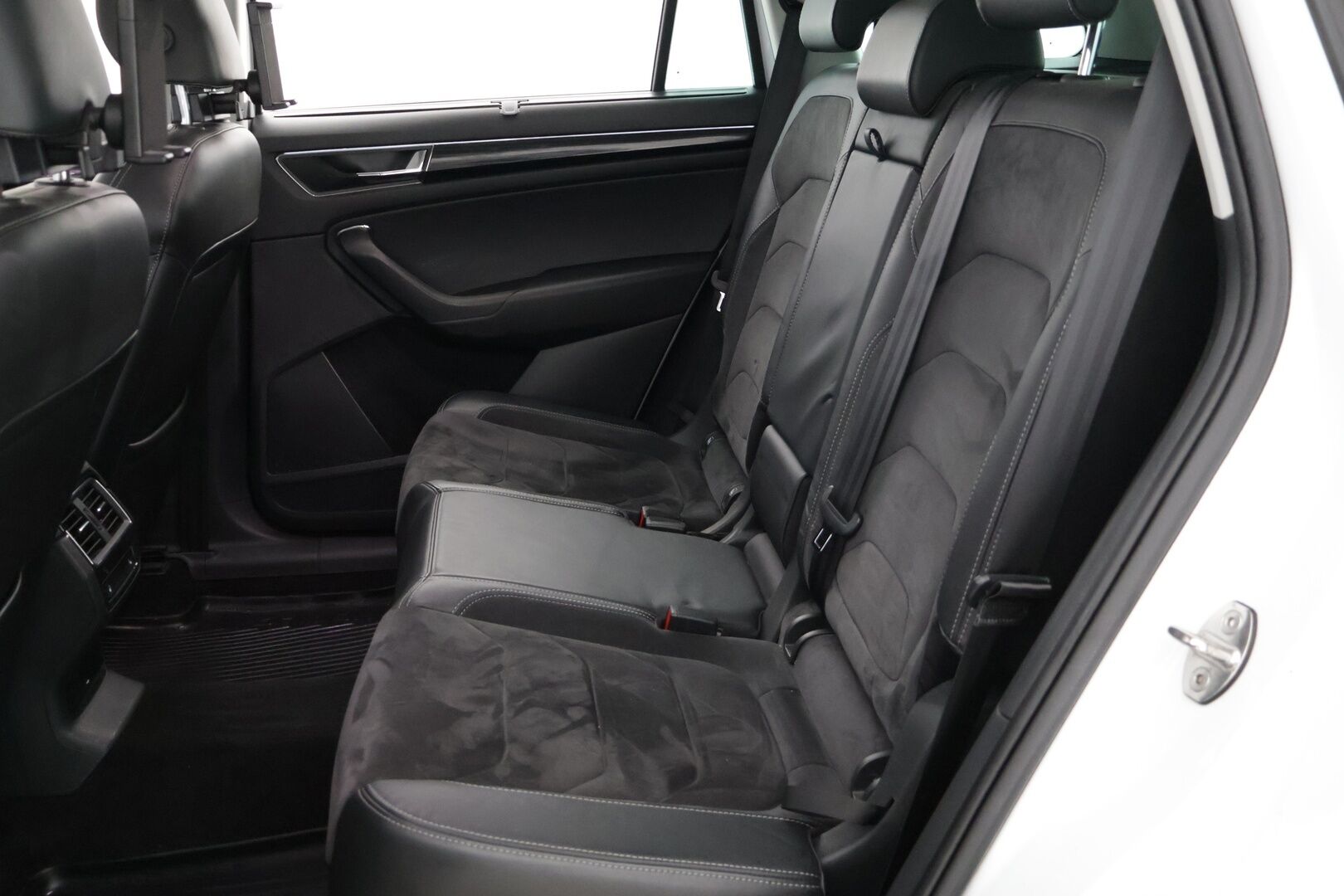 Skoda Kodiaq 2018 2,0 TDI 150 4x4 Style *P-Lämmitin / Vetokoukku / Adapt.Cruise / Sähköistuimet muisteilla / Canton Sound system / Winter paketti* - Navi / LED