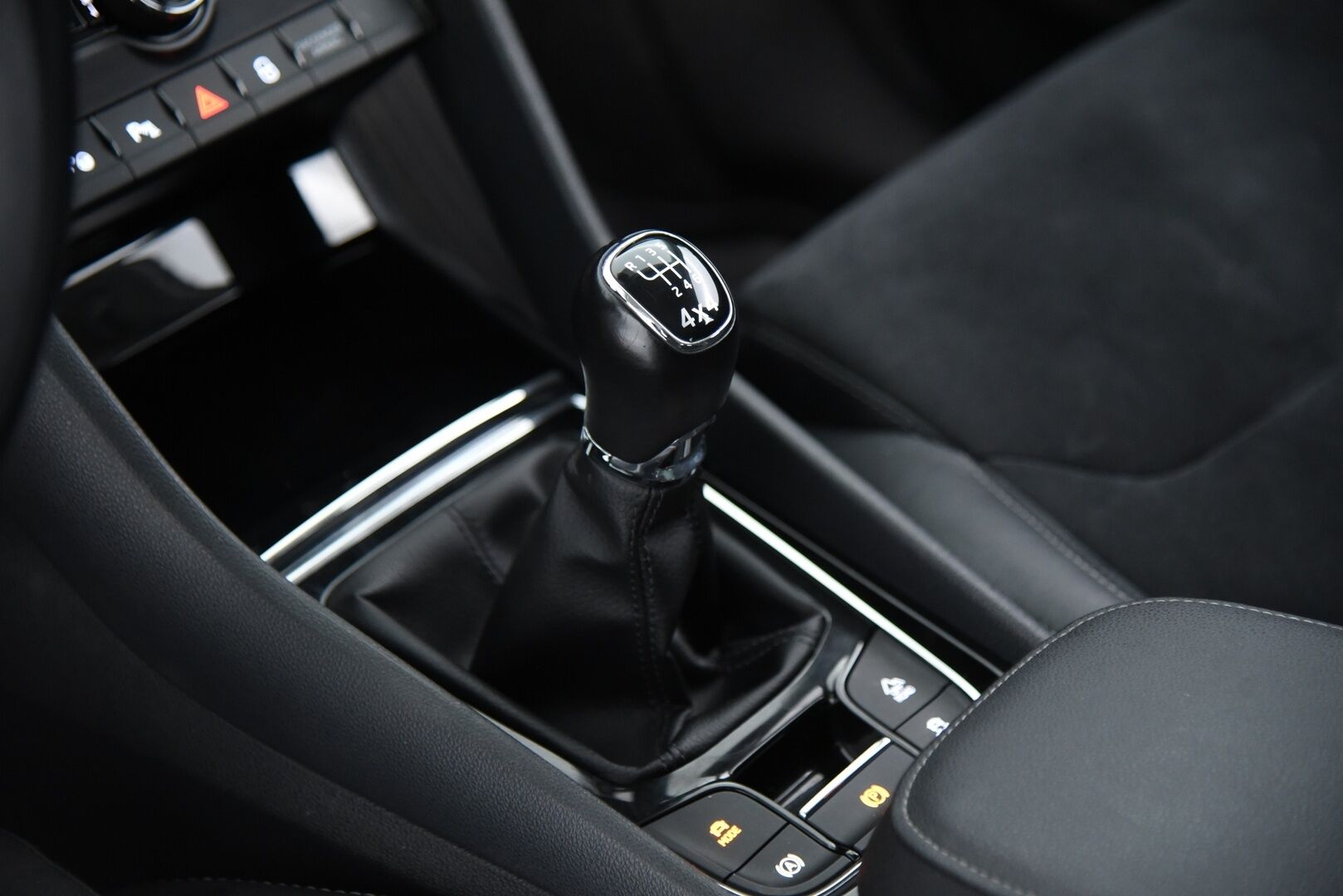 Skoda Kodiaq 2018 2,0 TDI 150 4x4 Style *Webasto / ACC / Koukku / Canton / Muistipenkit - 2x Aluvanteet / Navi / LED kaukovaloautomatiikalla