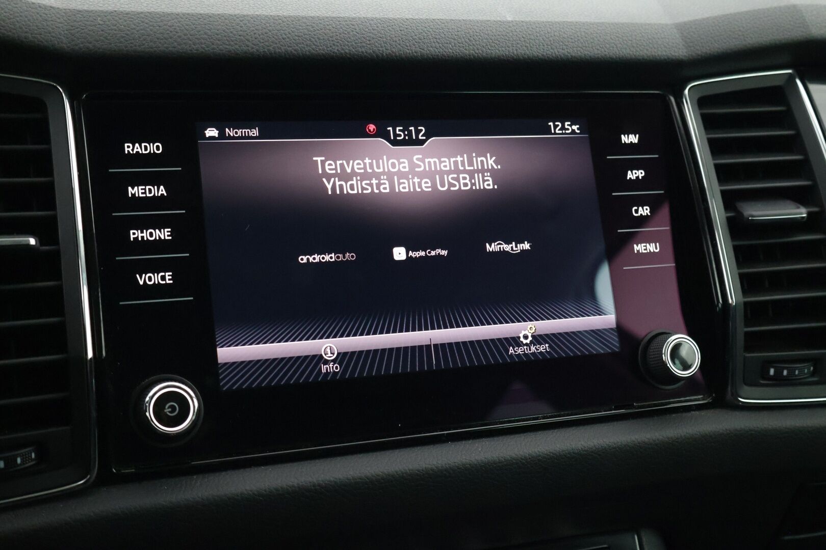 Skoda Kodiaq 2018 2,0 TDI 150 4x4 Style *P-Lämmitin / Vetokoukku / Adapt.Cruise / Sähköistuimet muisteilla / Canton Sound system / Winter paketti* - Navi / LED