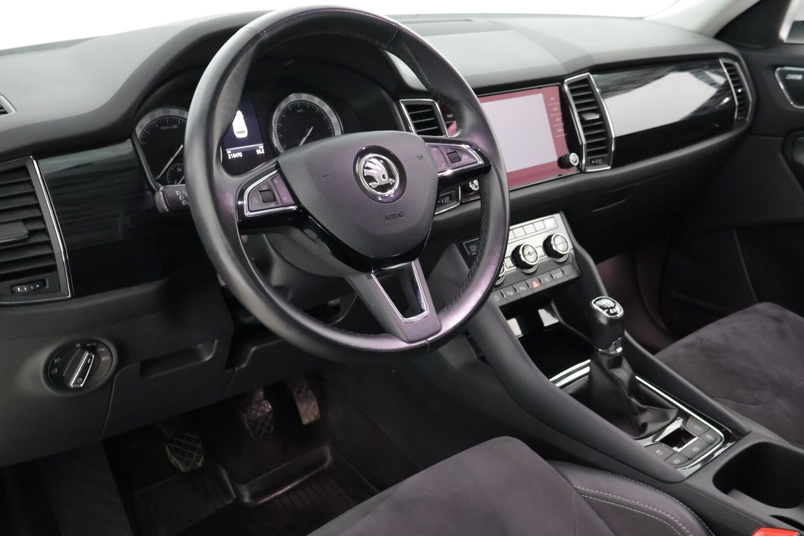 Skoda Kodiaq 2018 2,0 TDI 150 4x4 Style *P-Lämmitin / Vetokoukku / Adapt.Cruise / Sähköistuimet muisteilla / Canton Sound system / Winter paketti* - Navi / LED