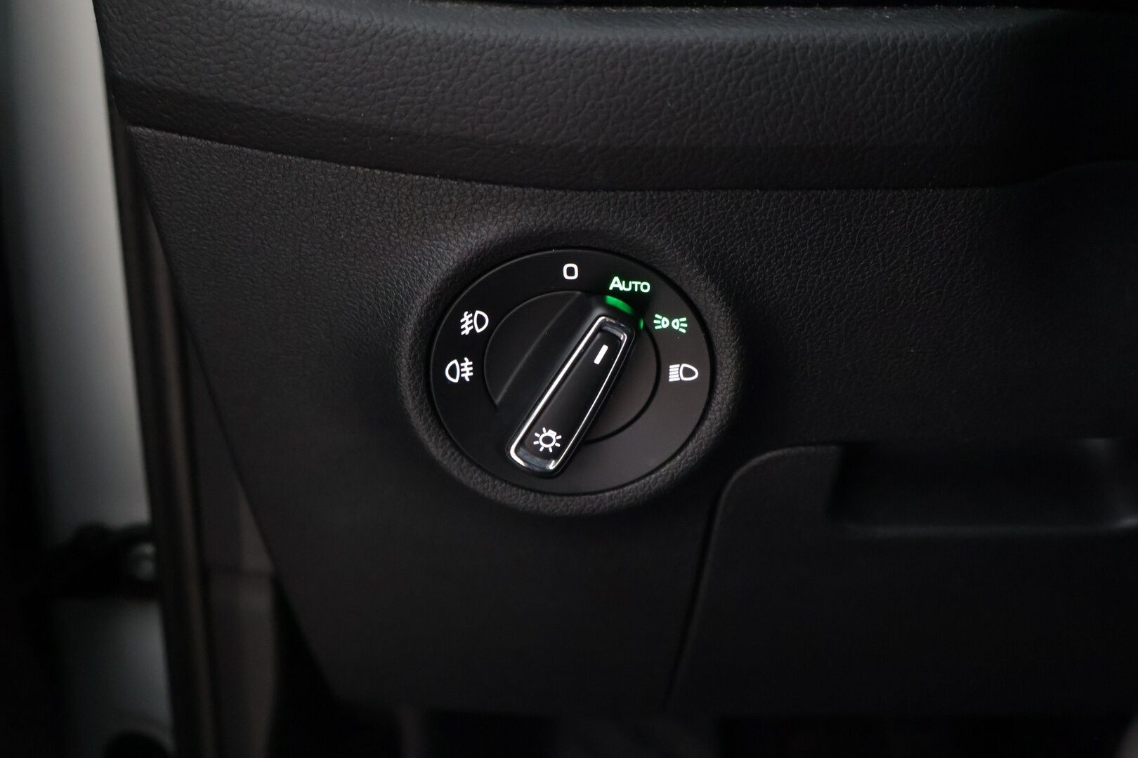 Skoda Kodiaq 2018 2,0 TDI 150 4x4 Style *P-Lämmitin / Vetokoukku / Adapt.Cruise / Sähköistuimet muisteilla / Canton Sound system / Winter paketti* - Navi / LED