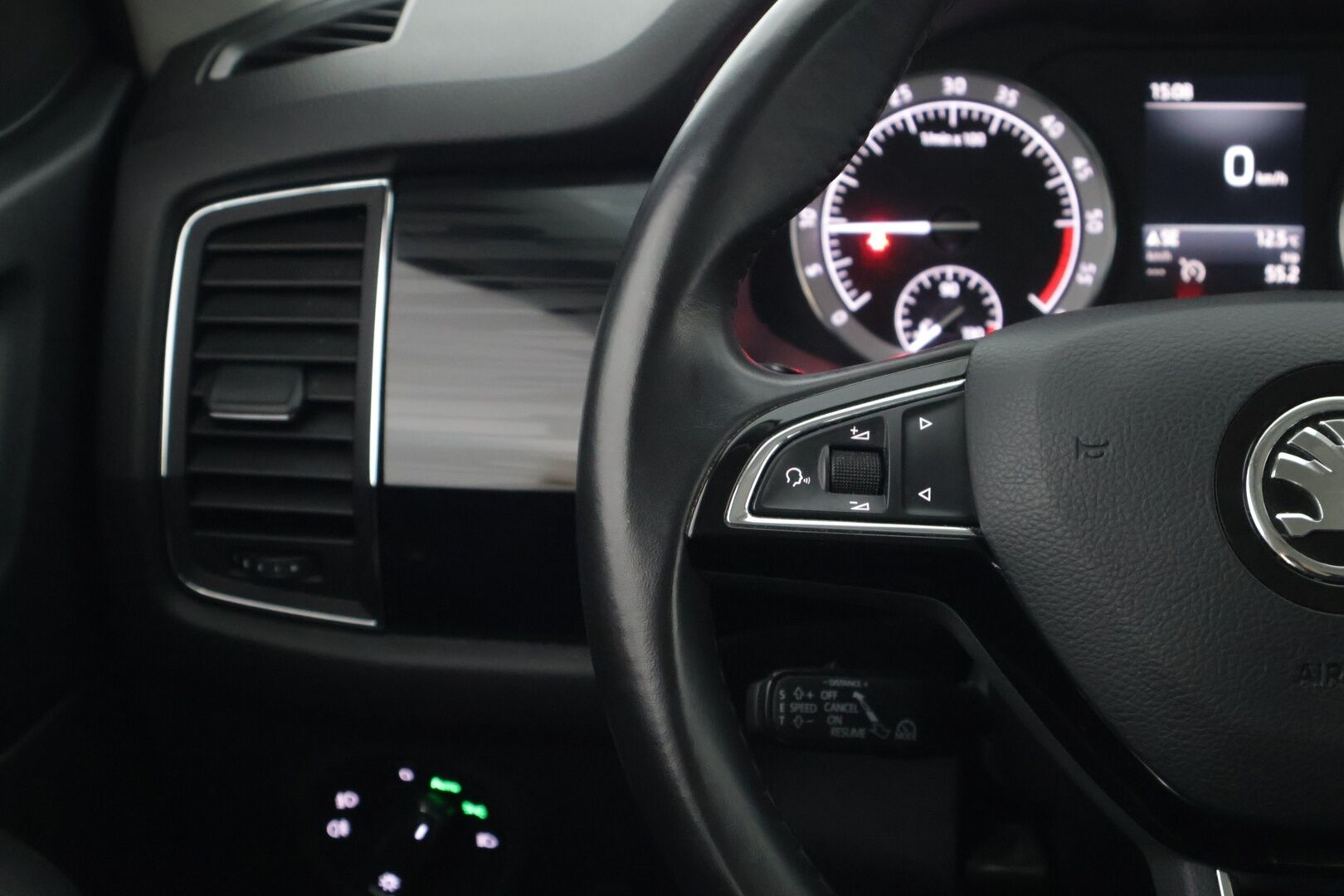 Skoda Kodiaq 2018 2,0 TDI 150 4x4 Style *P-Lämmitin / Vetokoukku / Adapt.Cruise / Sähköistuimet muisteilla / Canton Sound system / Winter paketti* - Navi / LED