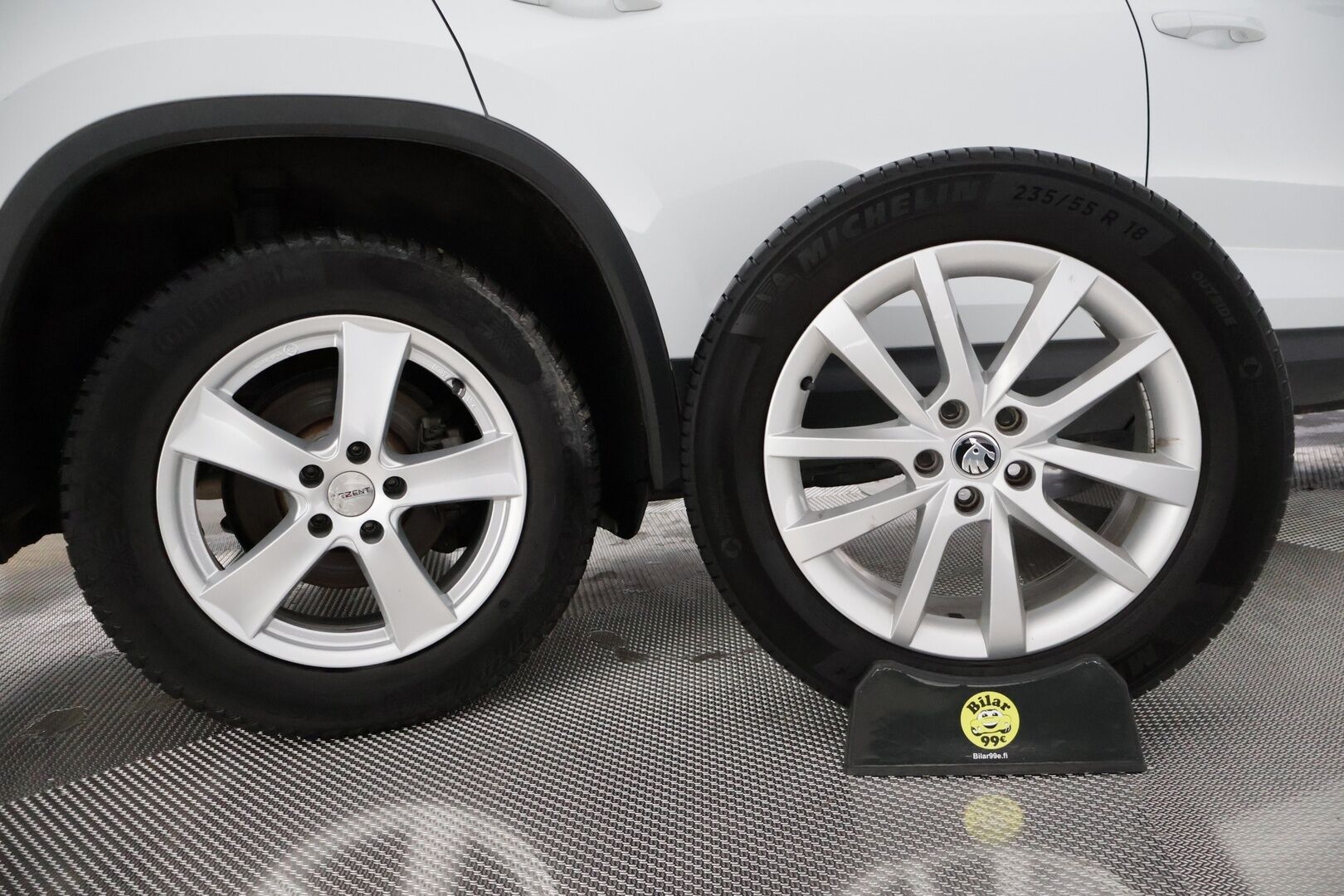 Skoda Kodiaq 2018 2,0 TDI 150 4x4 Style *P-Lämmitin / Vetokoukku / Adapt.Cruise / Sähköistuimet muisteilla / Canton Sound system / Winter paketti* - Navi / LED