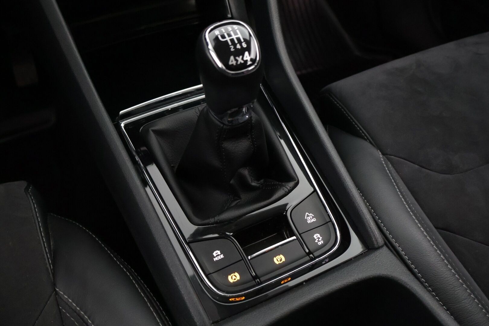 Skoda Kodiaq 2018 2,0 TDI 150 4x4 Style *P-Lämmitin / Vetokoukku / Adapt.Cruise / Sähköistuimet muisteilla / Canton Sound system / Winter paketti* - Navi / LED