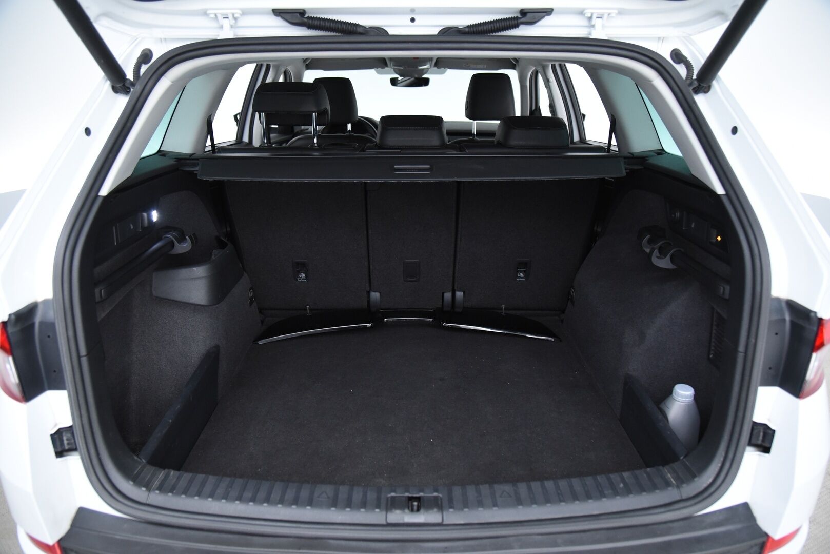 Skoda Kodiaq 2018 2,0 TDI 150 4x4 Style *Webasto / ACC / Koukku / Canton / Muistipenkit - 2x Aluvanteet / Navi / LED kaukovaloautomatiikalla