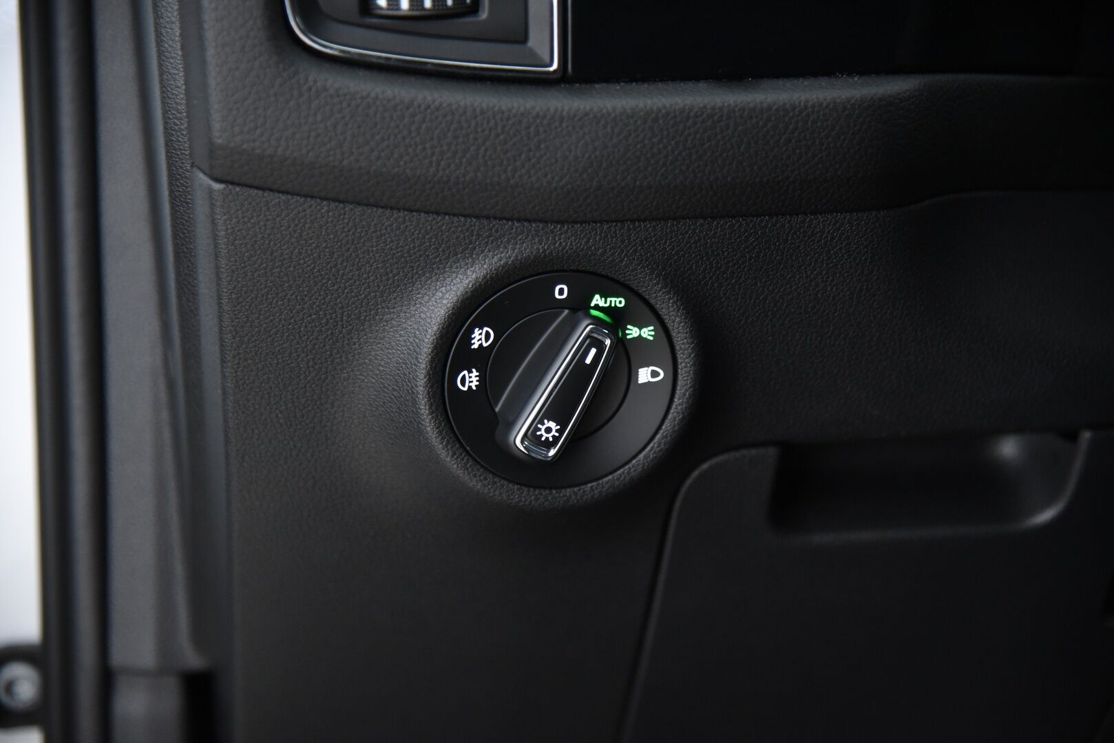 Skoda Kodiaq 2018 2,0 TDI 150 4x4 Style *Webasto / ACC / Koukku / Canton / Muistipenkit - 2x Aluvanteet / Navi / LED kaukovaloautomatiikalla