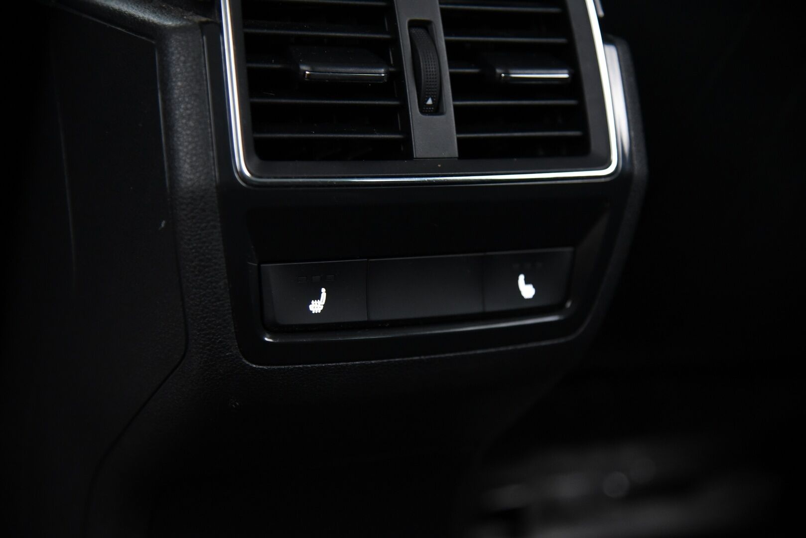 Skoda Kodiaq 2018 2,0 TDI 150 4x4 Style *Webasto / ACC / Koukku / Canton / Muistipenkit - 2x Aluvanteet / Navi / LED kaukovaloautomatiikalla