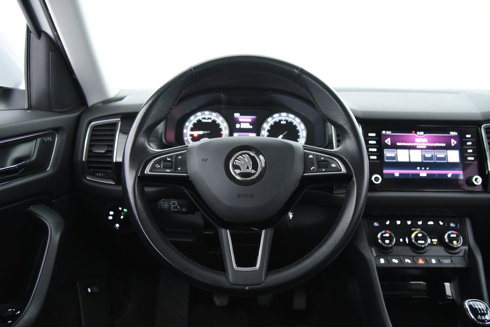 Skoda Kodiaq 2018 2,0 TDI 150 4x4 Style *Webasto / ACC / Koukku / Canton / Muistipenkit - 2x Aluvanteet / Navi / LED kaukovaloautomatiikalla